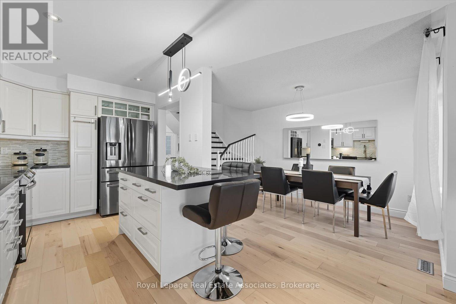 443 Stonetree Court, Mississauga, Ontario  L5B 4H3 - Photo 8 - W12601100