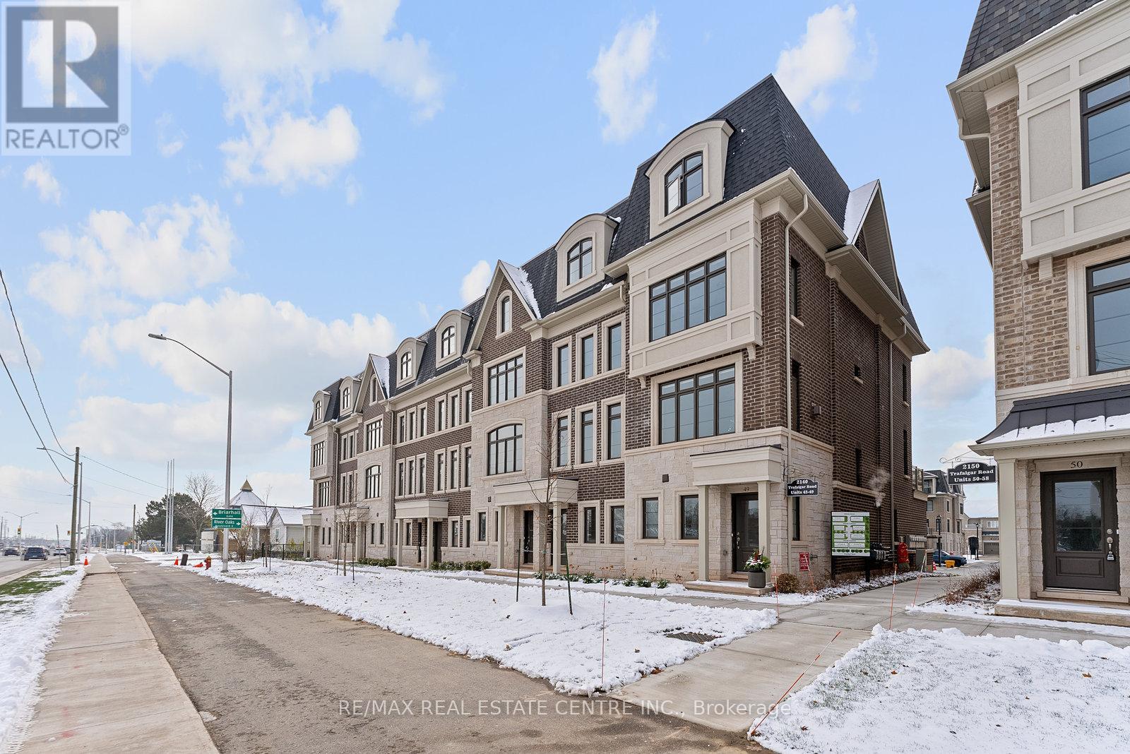 47 - 2140 Trafalgar Rd Road, Oakville, Ontario  L6B 7H2 - Photo 2 - W12601130