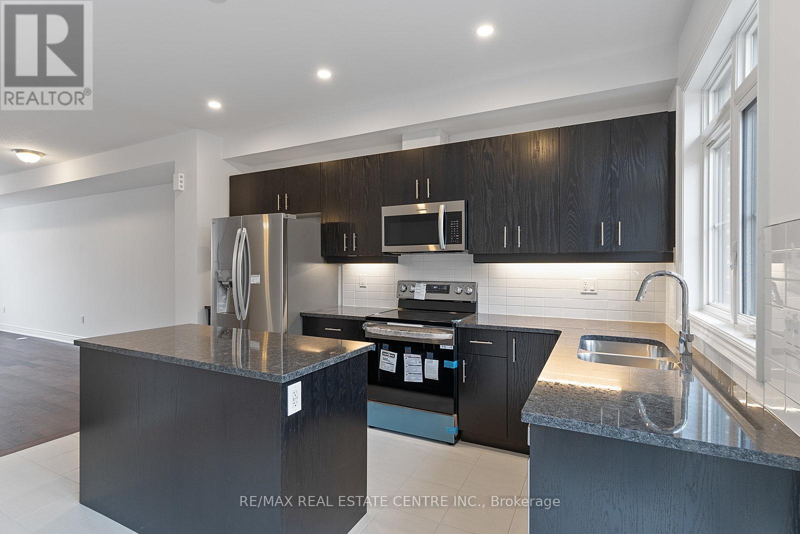 47 - 2140 Trafalgar Rd Road, Oakville, Ontario  L6B 7H2 - Photo 24 - W12601130