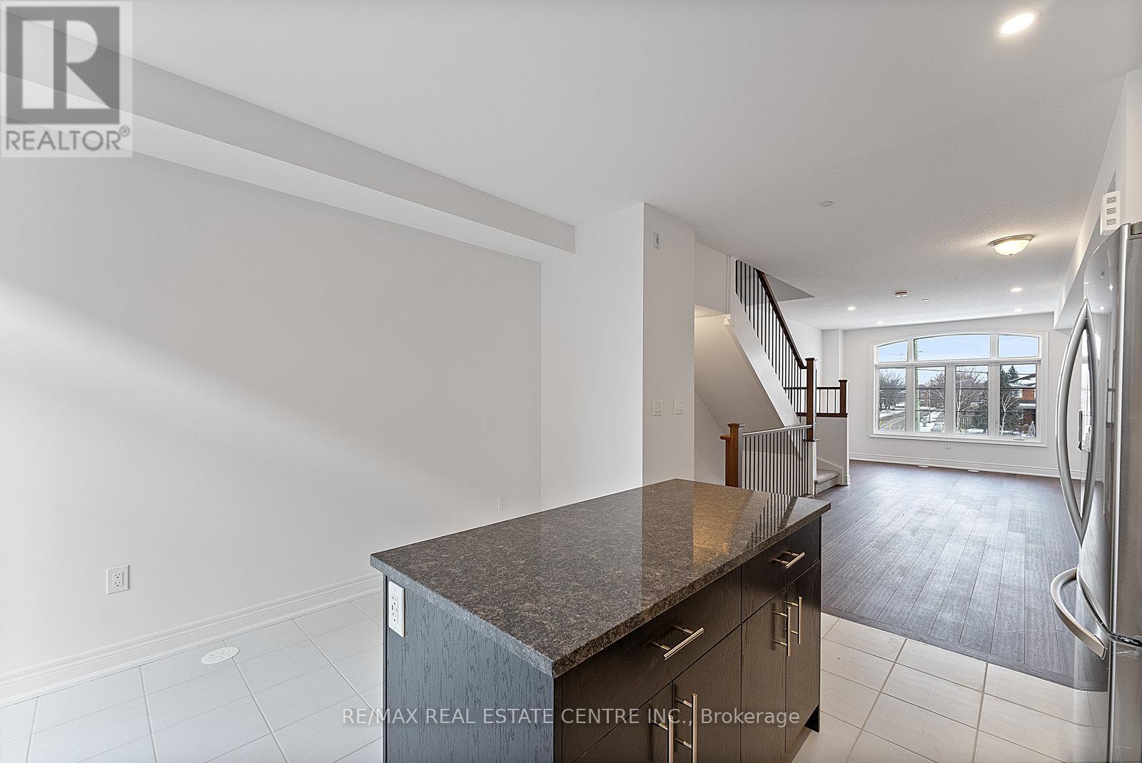 47 - 2140 Trafalgar Rd Road, Oakville, Ontario  L6B 7H2 - Photo 26 - W12601130