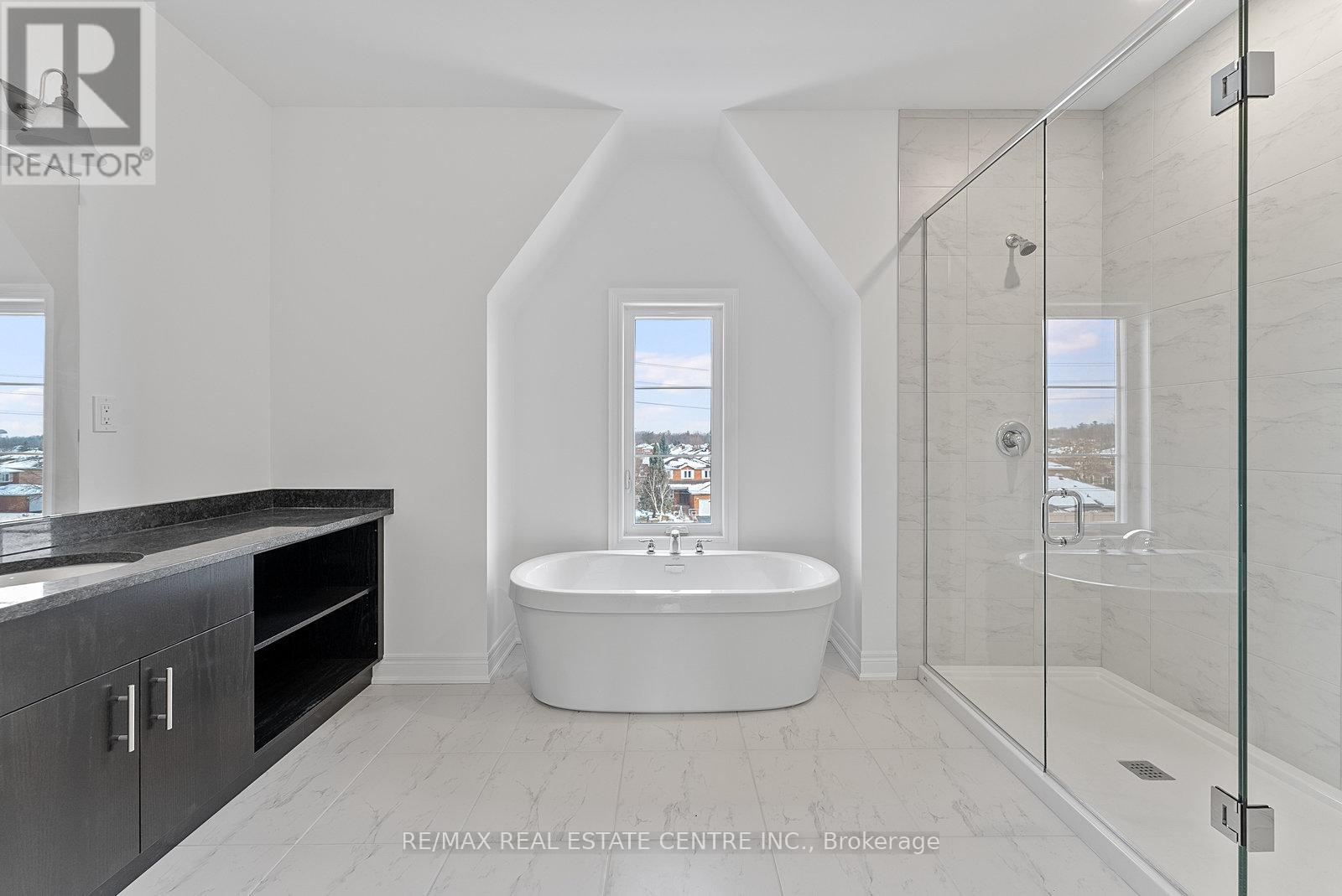 47 - 2140 Trafalgar Rd Road, Oakville, Ontario  L6B 7H2 - Photo 49 - W12601130