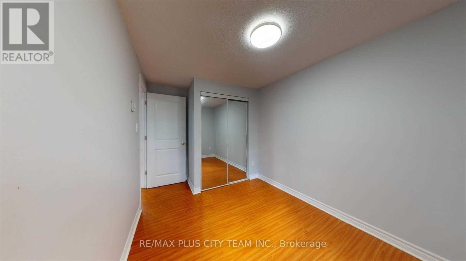 50 Darras Court, Brampton, Ontario  L6T 1W7 - Photo 12 - W12601144