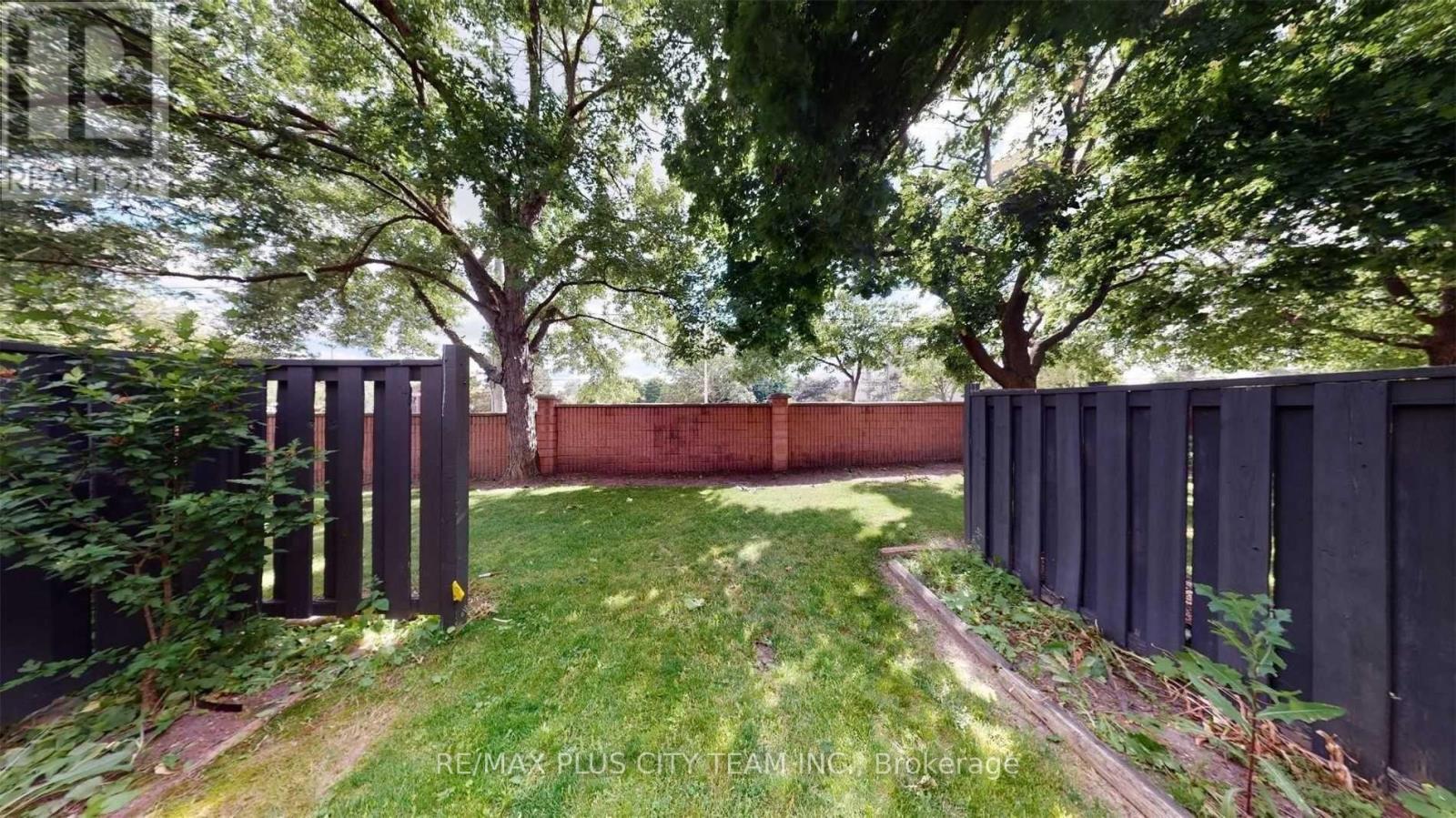 50 Darras Court, Brampton, Ontario  L6T 1W7 - Photo 15 - W12601144