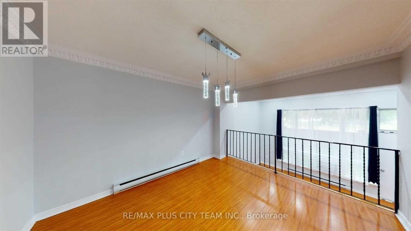 50 Darras Court, Brampton, Ontario  L6T 1W7 - Photo 3 - W12601144