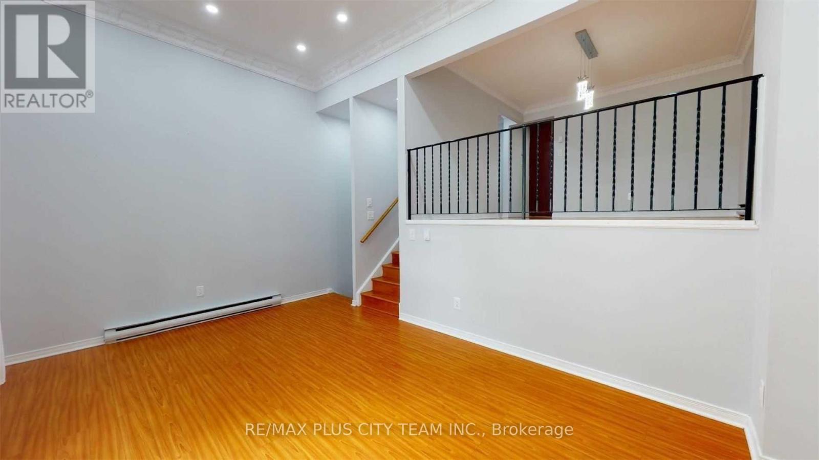 50 Darras Court, Brampton, Ontario  L6T 1W7 - Photo 5 - W12601144