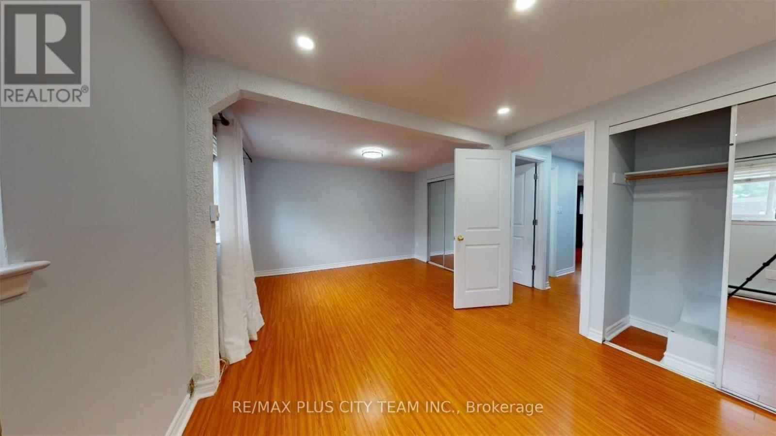 50 Darras Court, Brampton, Ontario  L6T 1W7 - Photo 8 - W12601144