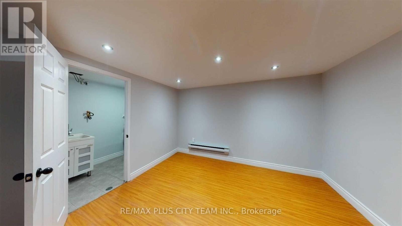 50 Darras Court, Brampton, Ontario  L6T 1W7 - Photo 9 - W12601144