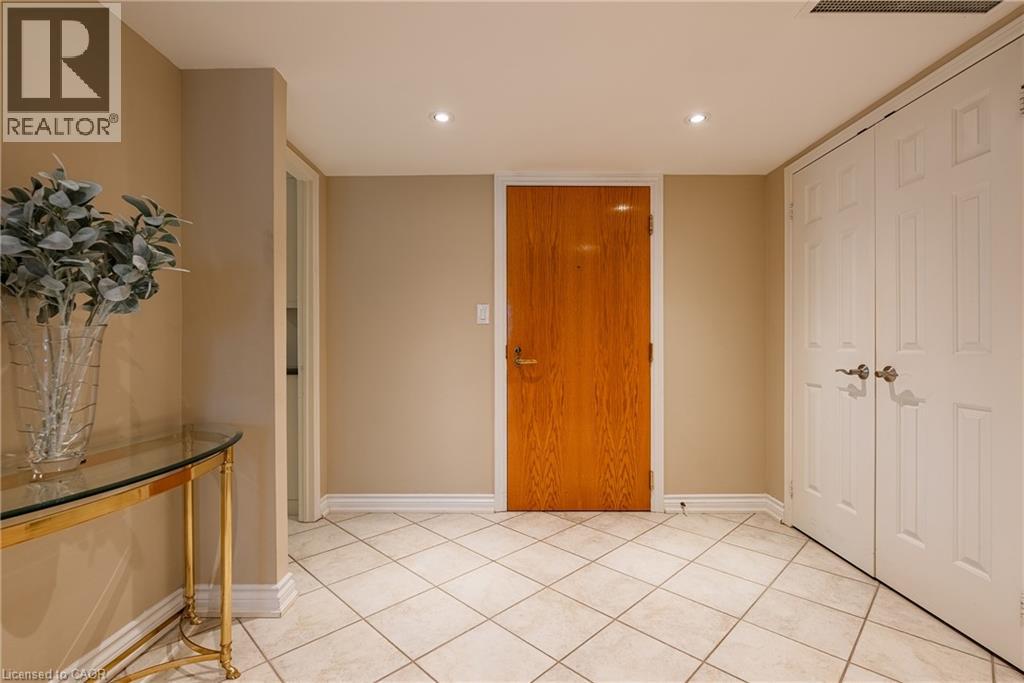 100 Lakeshore Road E Unit# 710, Oakville, Ontario  L6J 6M9 - Photo 3 - 40792373