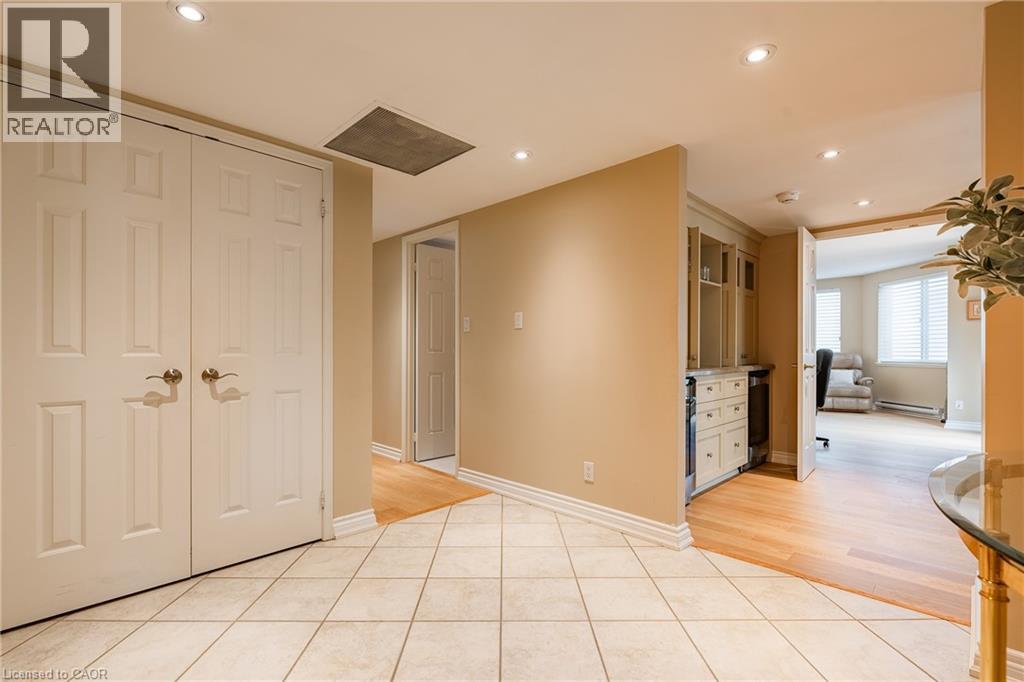 100 Lakeshore Road E Unit# 710, Oakville, Ontario  L6J 6M9 - Photo 5 - 40792373