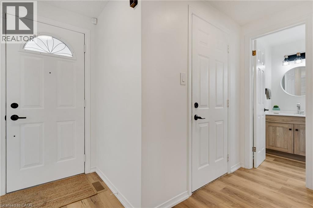 225 Thornbird Place, Waterloo, Ontario N2T 2P1 - Photo 4 - 40792285