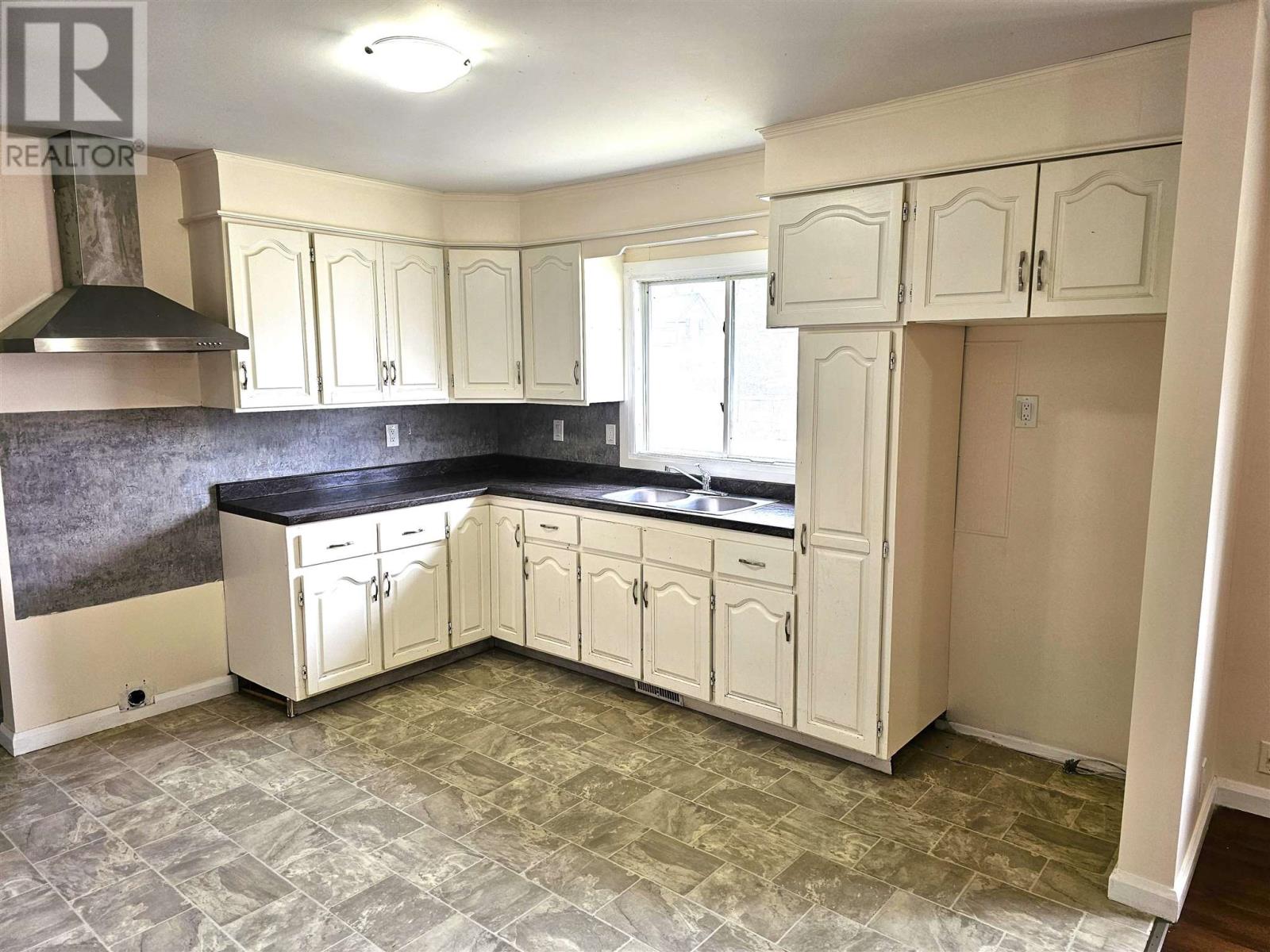 51 Pardee Ave, Sault Ste. Marie, Ontario P6B 1V9 - Photo 2 - SM253309