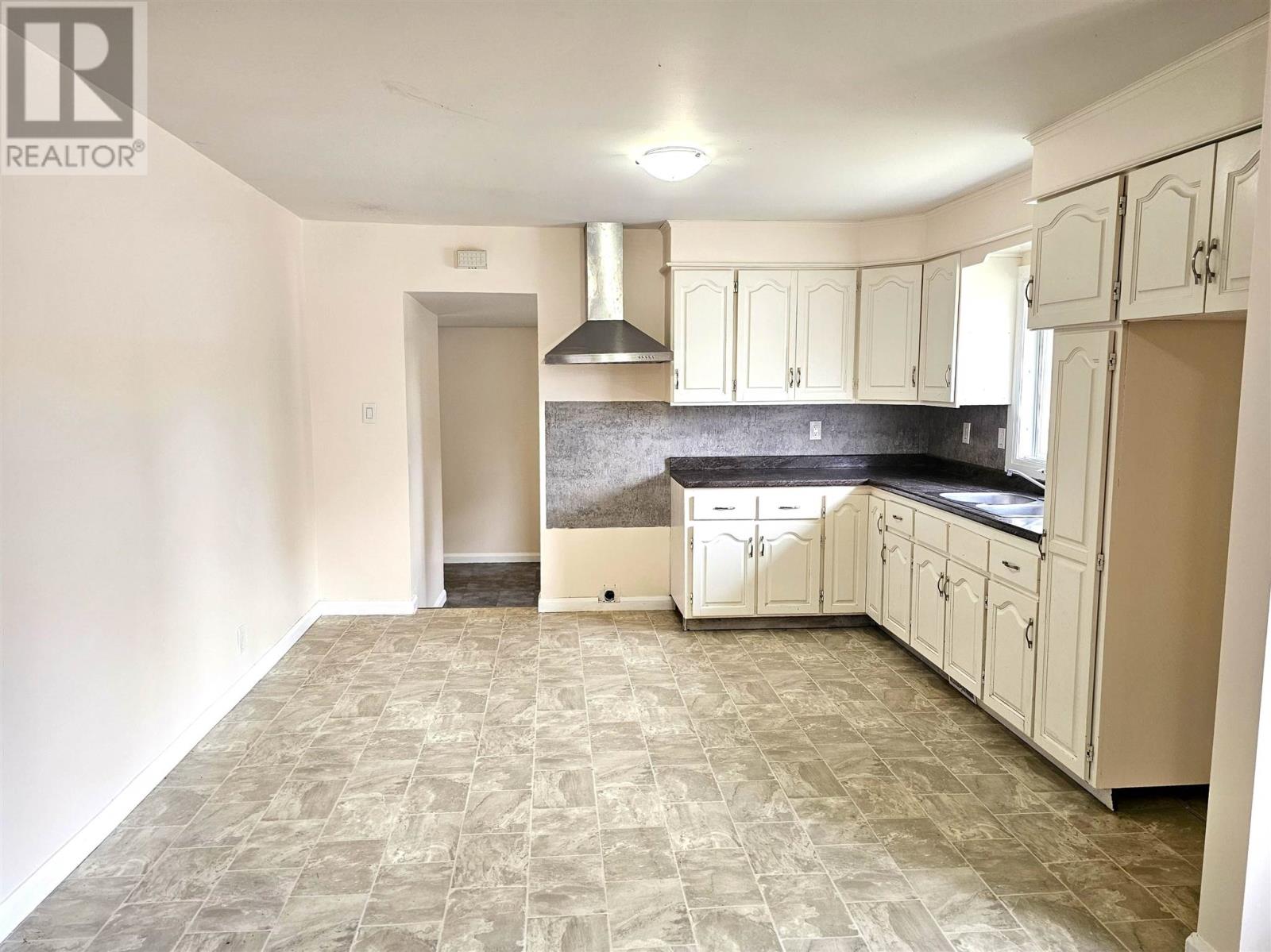 51 Pardee Ave, Sault Ste. Marie, Ontario P6B 1V9 - Photo 3 - SM253309