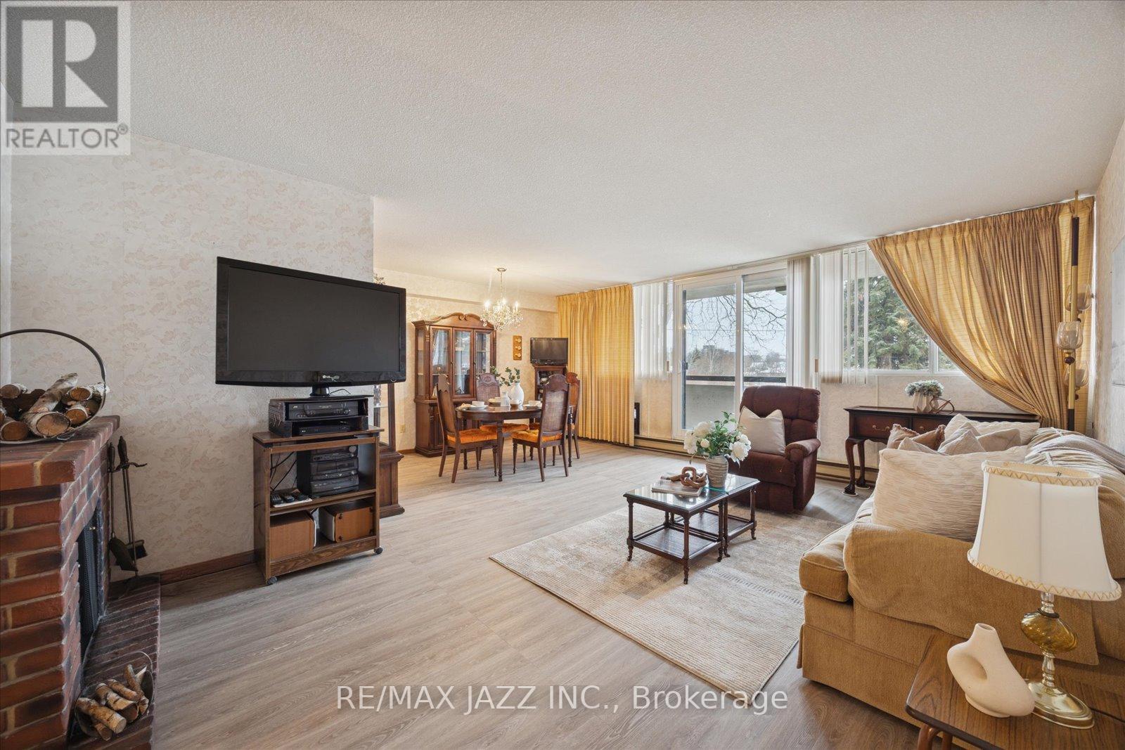 102 - 120 Elgin Street W, Oshawa, Ontario  L1G 1S7 - Photo 5 - E12601222