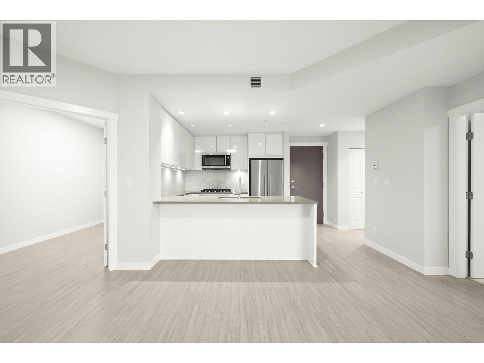 301 2632 Library Lane, North Vancouver, British Columbia  V7J 0B8 - Photo 1 - R3071539