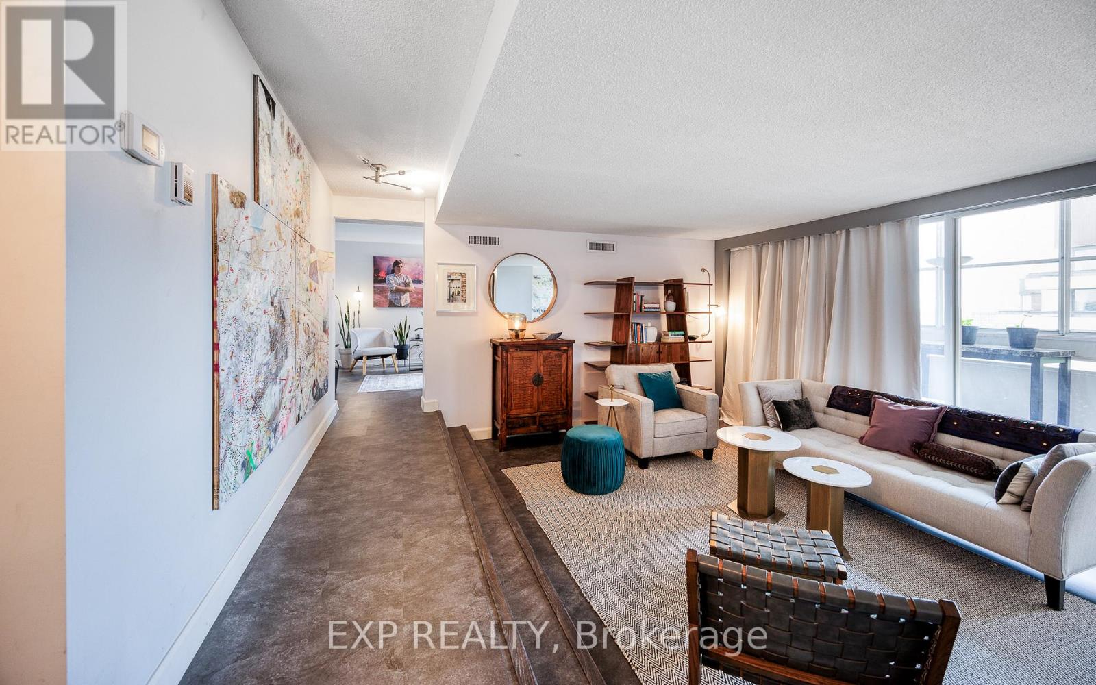 1003 - 373 Laurier Avenue E, Ottawa, Ontario  K1N 8X6 - Photo 2 - X12310325