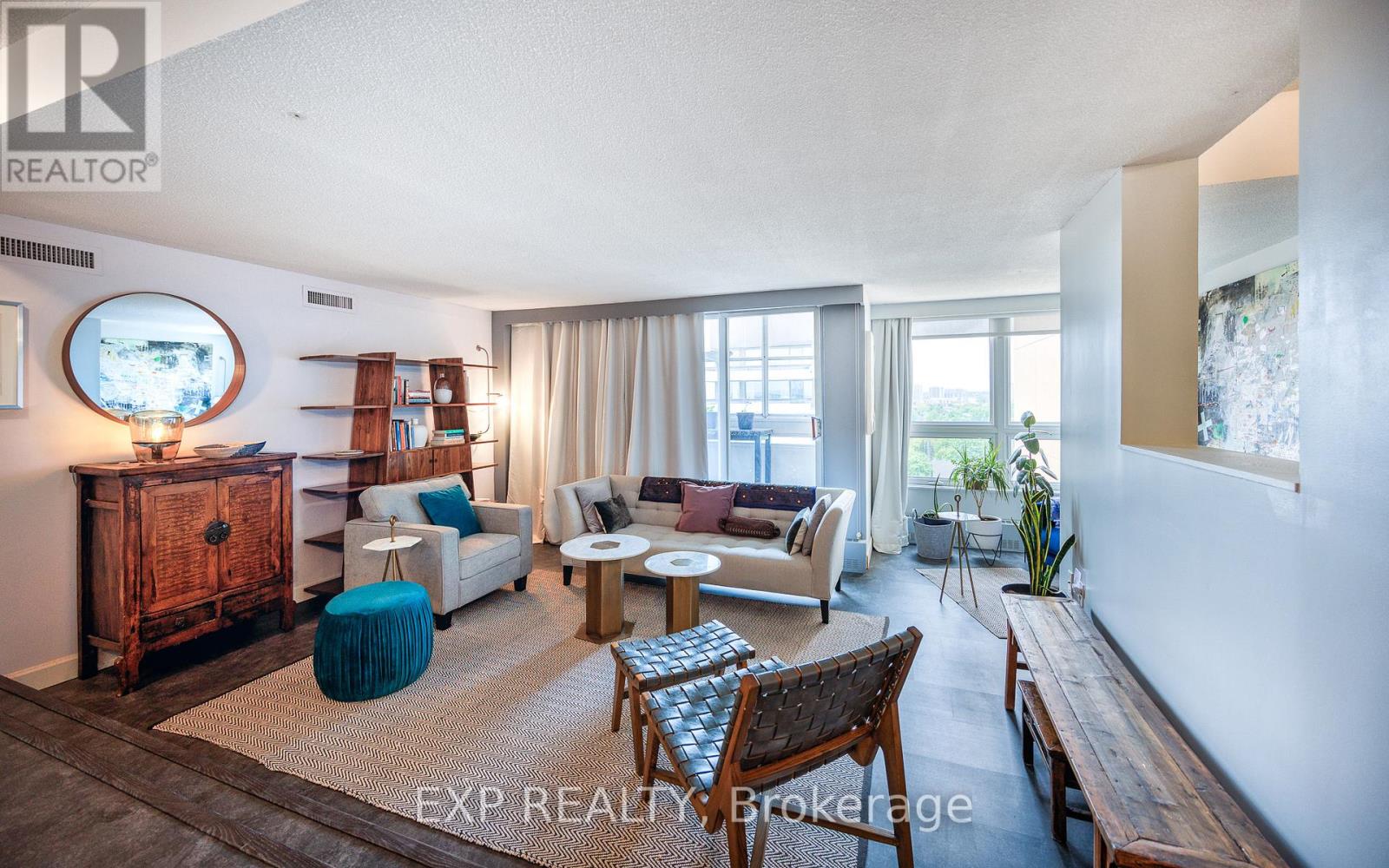 1003 - 373 Laurier Avenue E, Ottawa, Ontario  K1N 8X6 - Photo 4 - X12310325