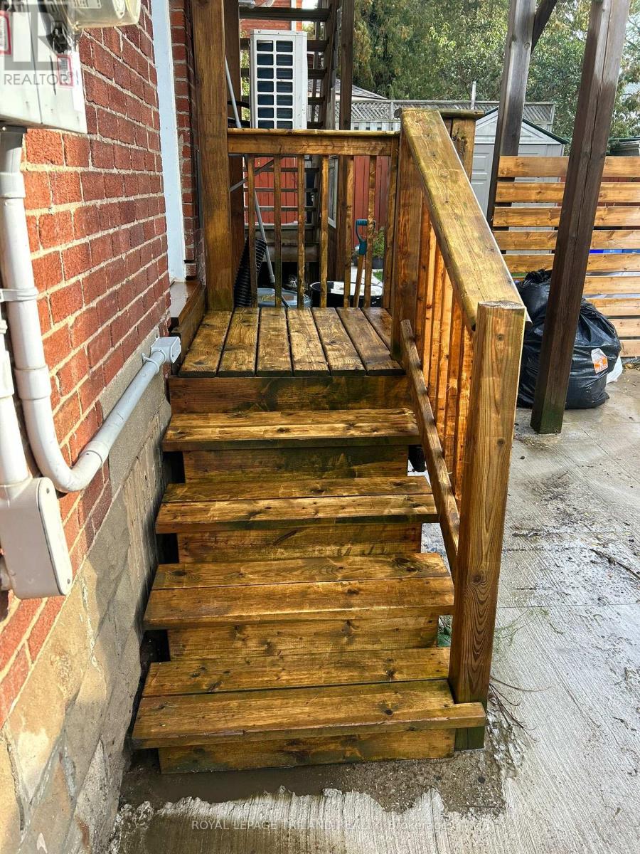 181 Ridout Street S, London South, Ontario  N6C 3X8 - Photo 2 - X12601354