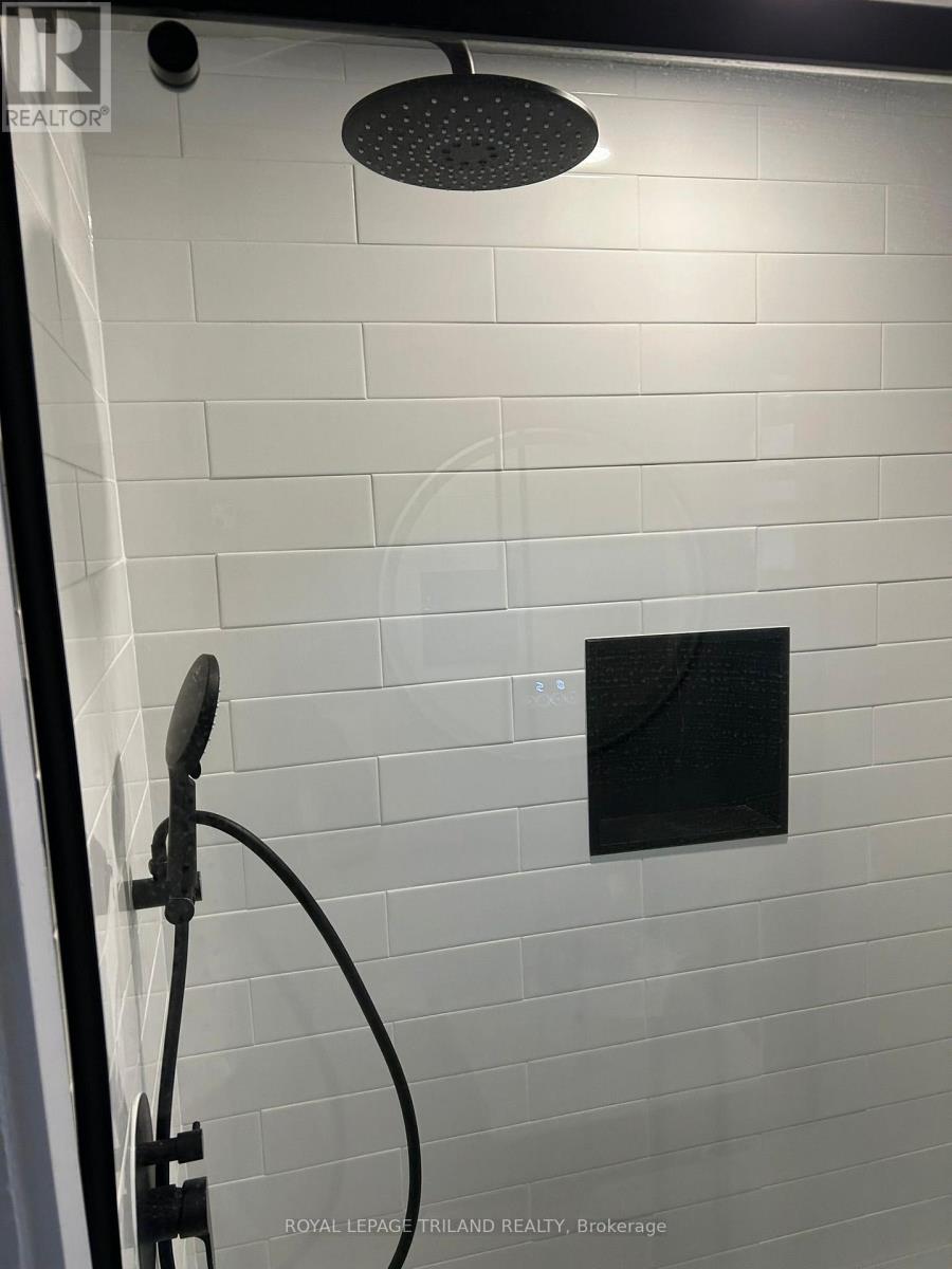 181 Ridout Street S, London South, Ontario  N6C 3X8 - Photo 8 - X12601354