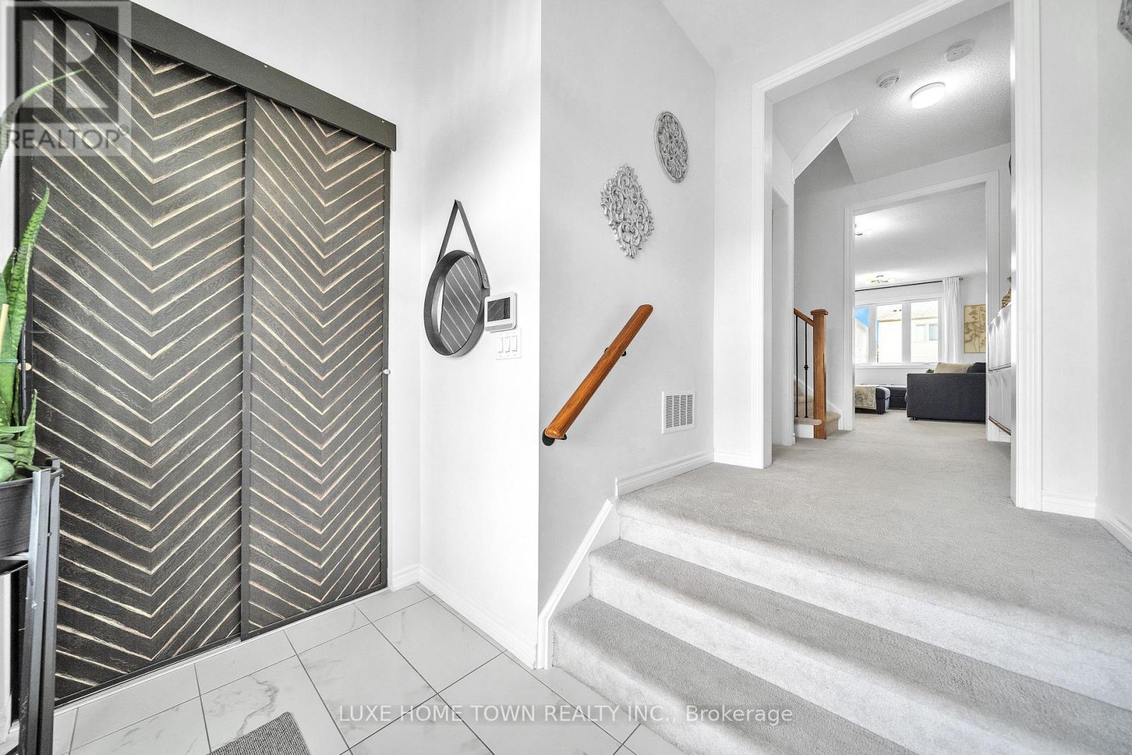 26 Gibbs Way, Centre Wellington, Ontario N1M 0G7 - Photo 6 - X12601068