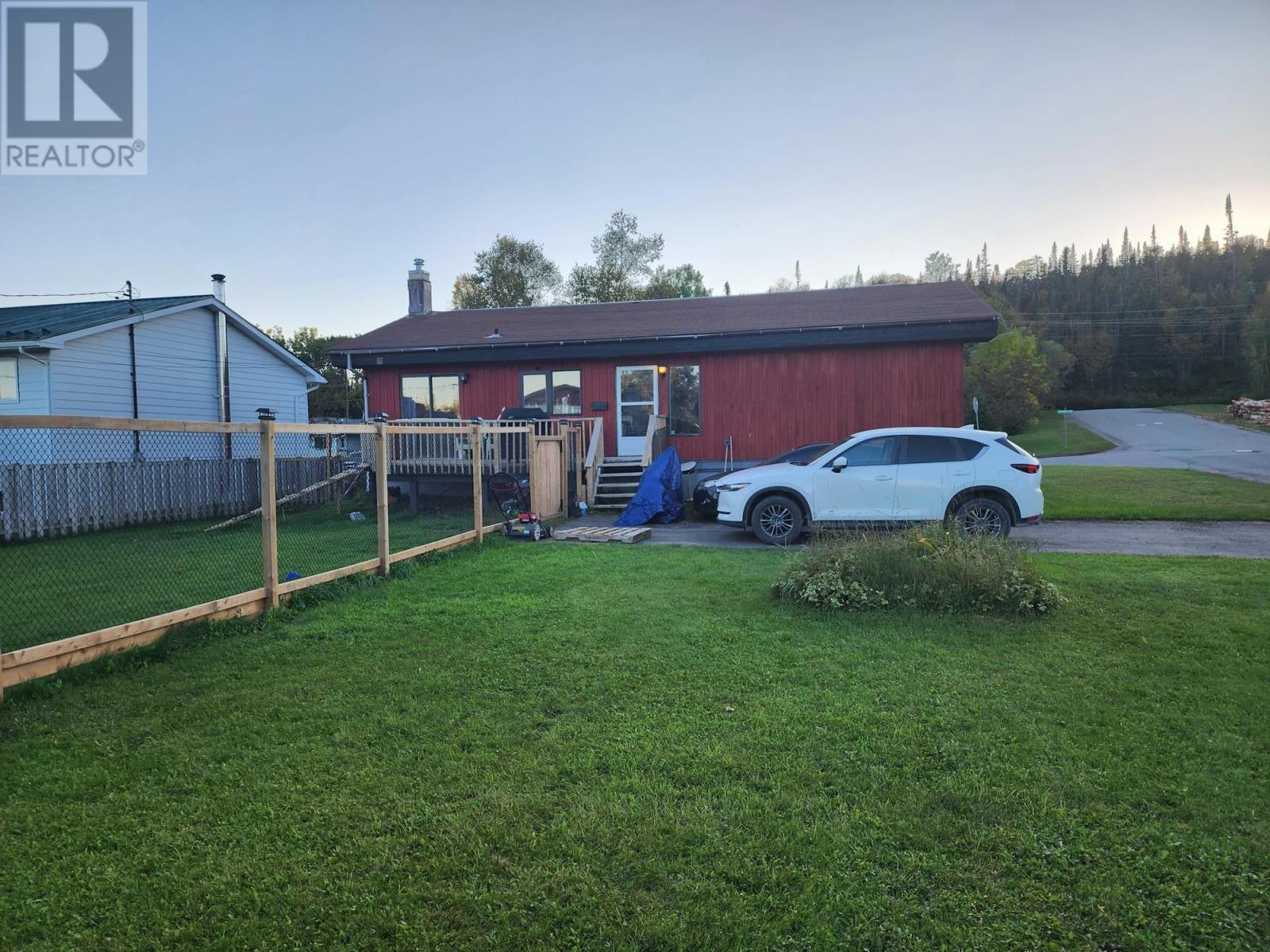 41 Southridge Cres, Terrace Bay, Ontario  P0T 2W0 - Photo 2 - TB253140