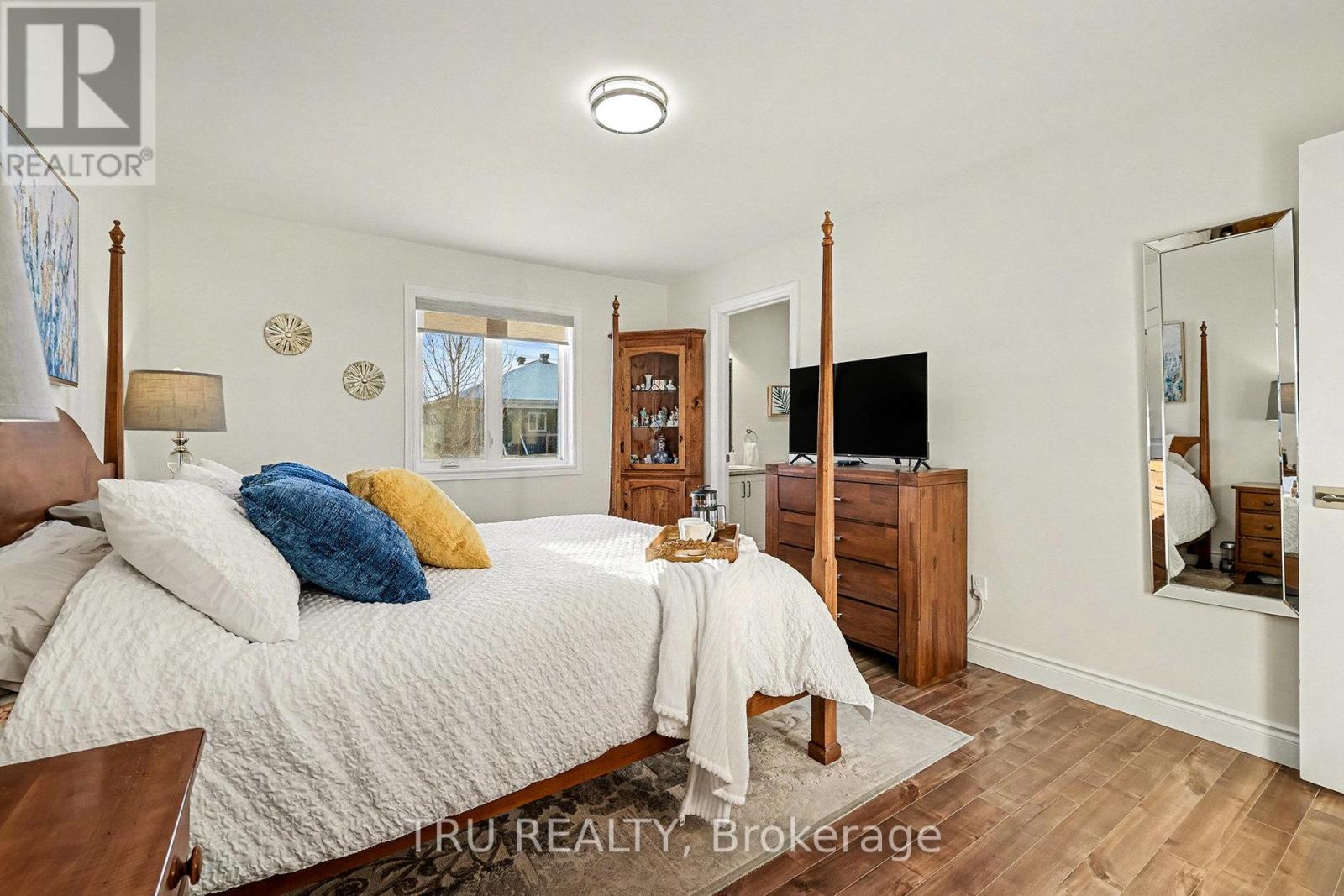 24 Otteridge Avenue, Renfrew, Ontario  K7V 0A1 - Photo 17 - X12601328