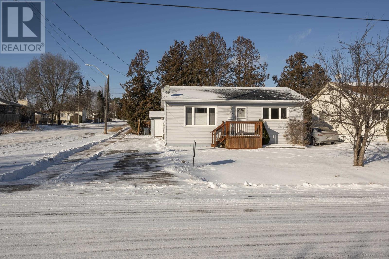 158 Carl AVE, Thunder Bay, Ontario
