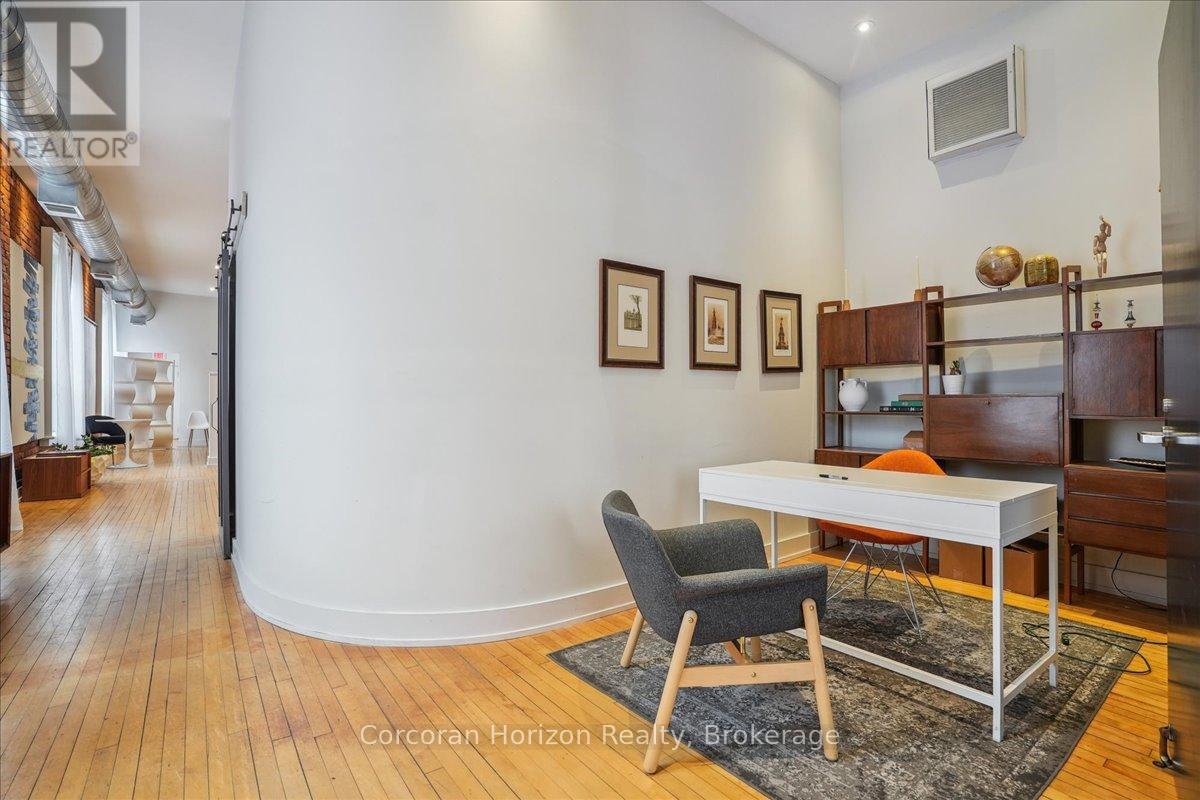 200 - 41 King William Street, Hamilton (Beasley), Ontario  L8R 1A2 - Photo 12 - X12601178