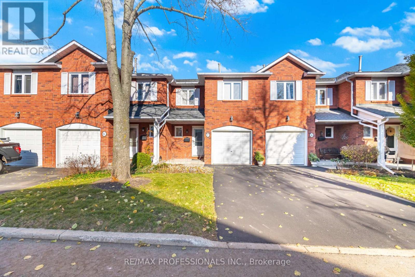 7 - 3115 New Street, Burlington, Ontario  L7N 3T4 - Photo 2 - W12587068