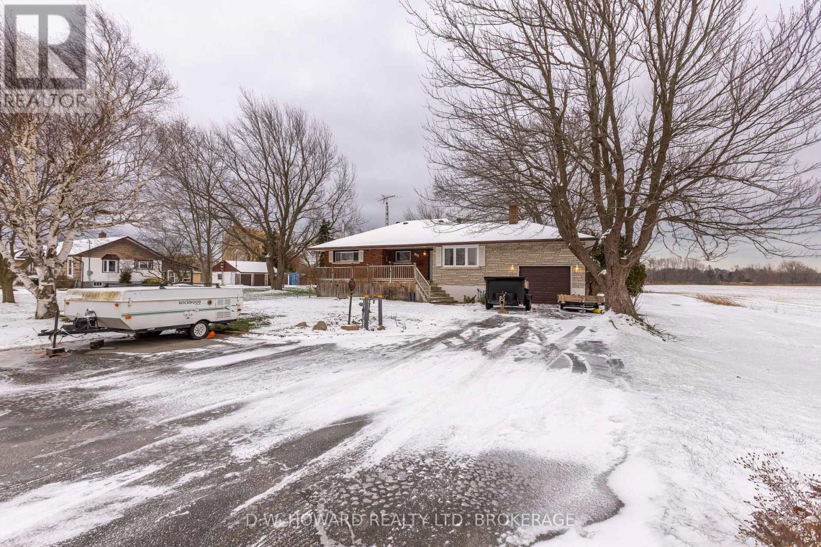 877 Killaly Street E, Port Colborne, Ontario  L3K 5V3 - Photo 2 - X12601168