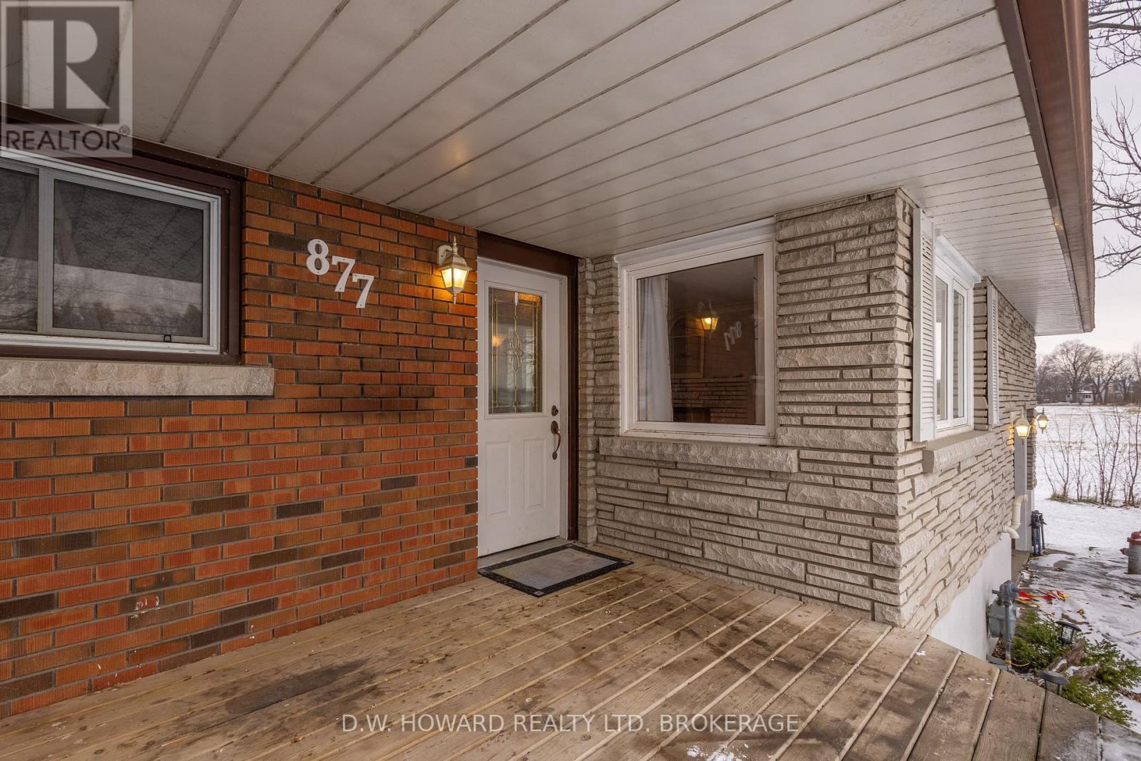 877 Killaly Street E, Port Colborne, Ontario  L3K 5V3 - Photo 5 - X12601168