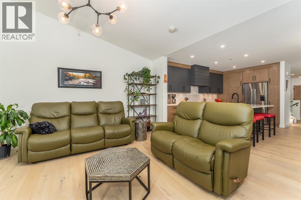 283c Three Sisters Drive, Canmore, Alberta  T1W 2M5 - Photo 7 - A2252887