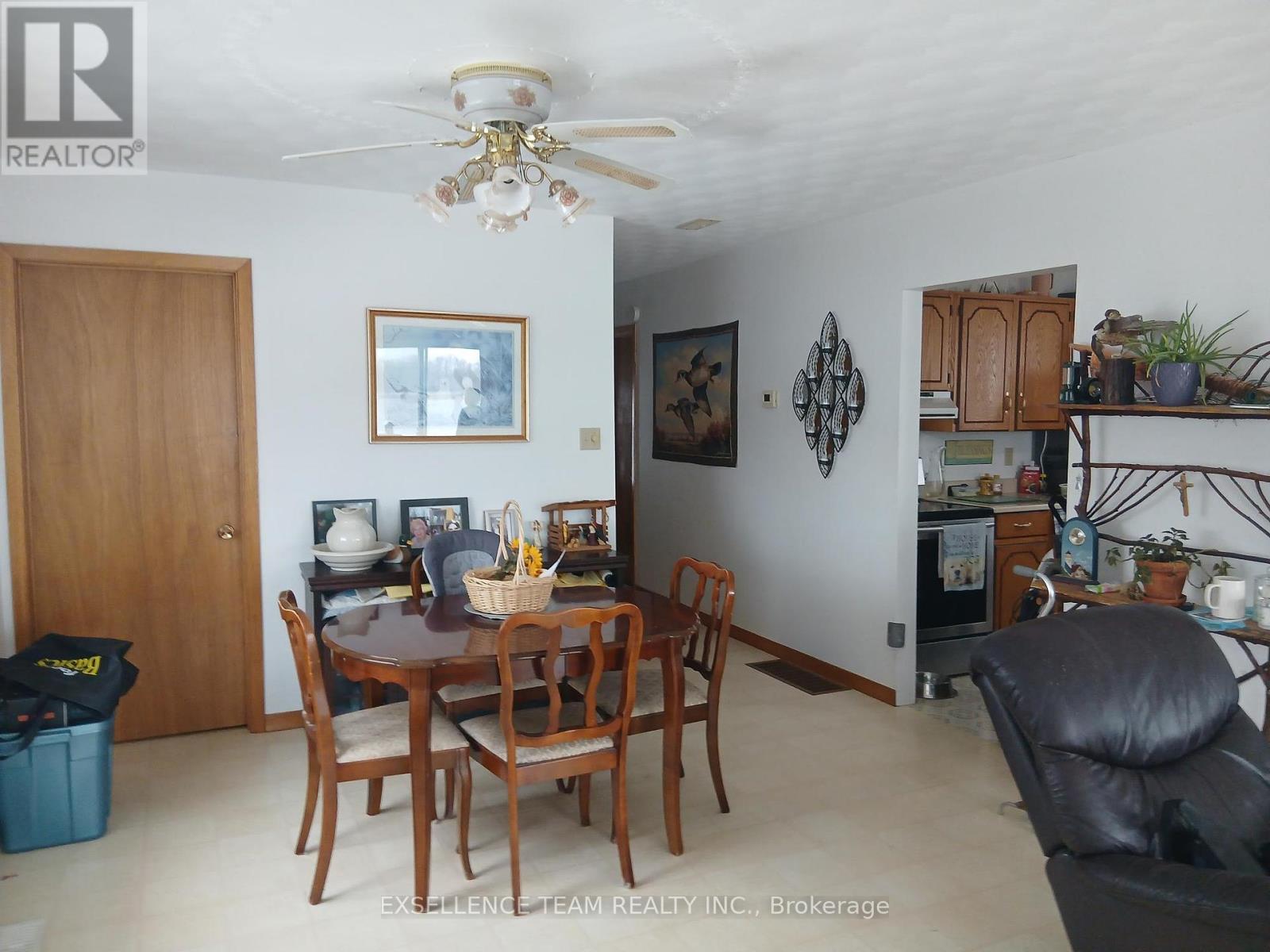 6803 St. Louis Point Road S, South Glengarry, Ontario  K0C 2E0 - Photo 15 - X12410453