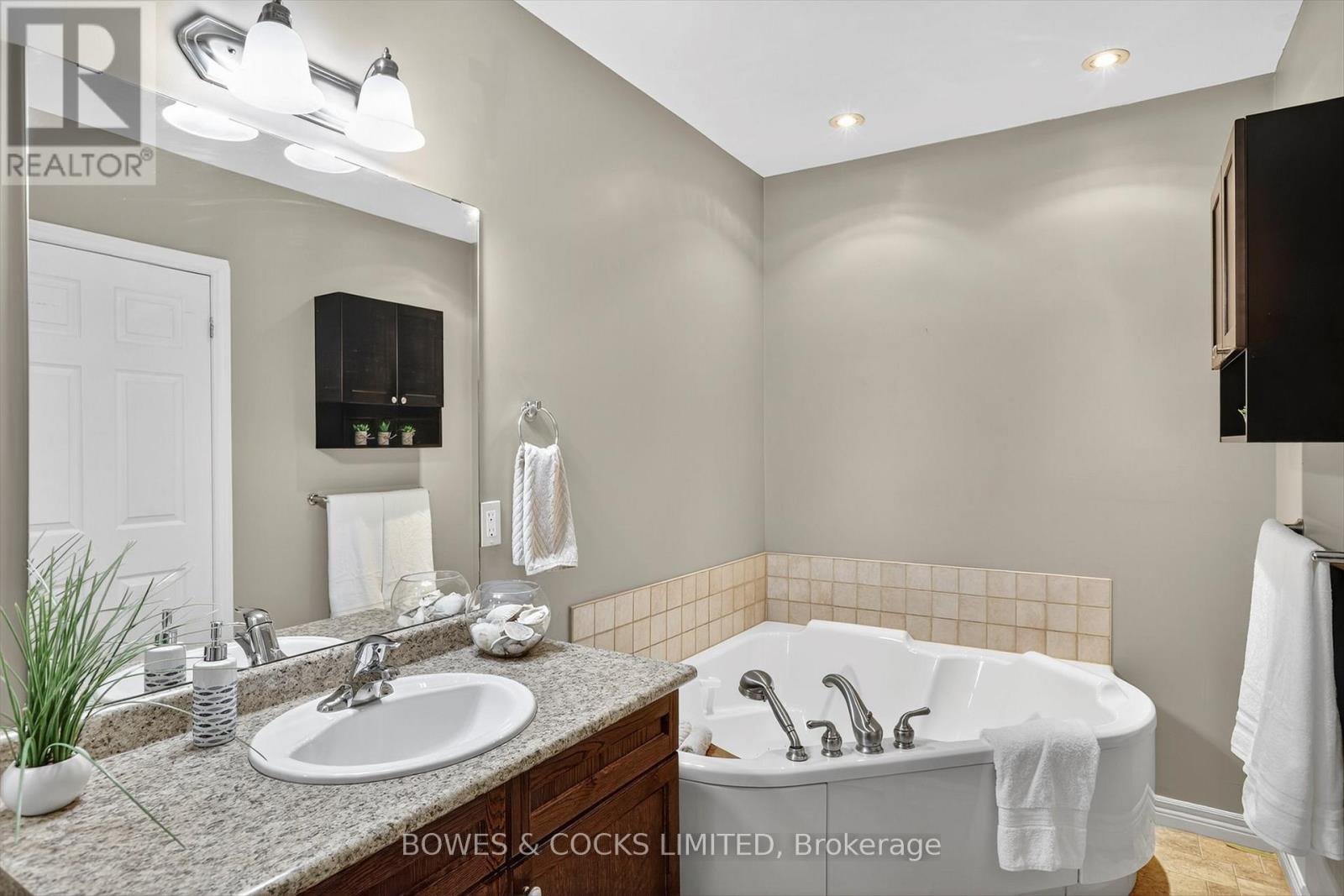 63 - 135 Village Crescent, Peterborough, Ontario  K9J 0A9 - Photo 23 - X12520884