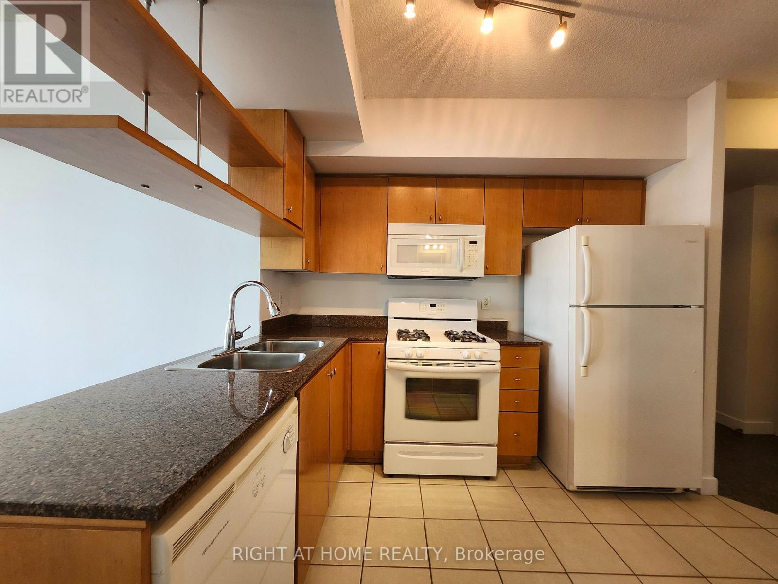 3205 - 35 Mariner Terrace, Toronto, Ontario M5V 3V9 - Photo 3 - C12601174