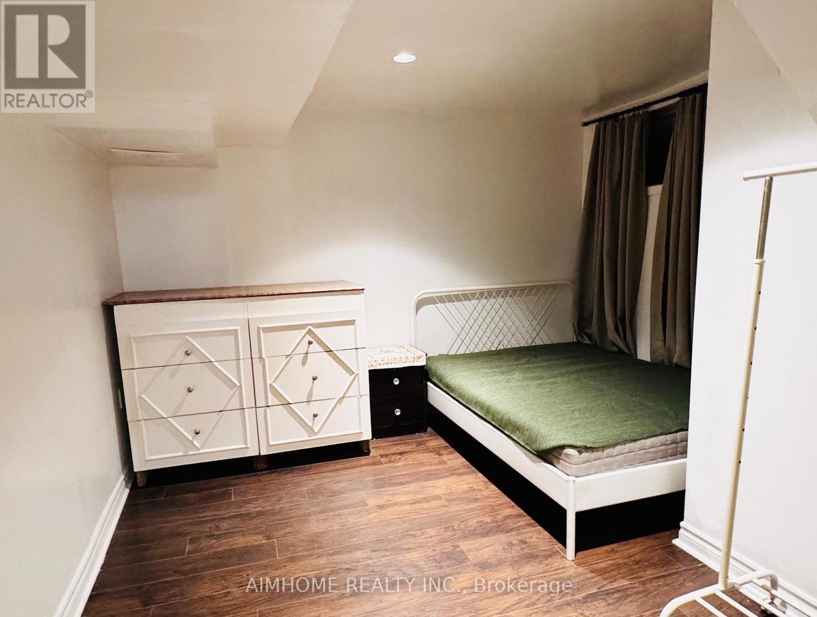 Lower - 96 Billington Crescent, Toronto, Ontario M3A 2G6 - Photo 2 - C12601308