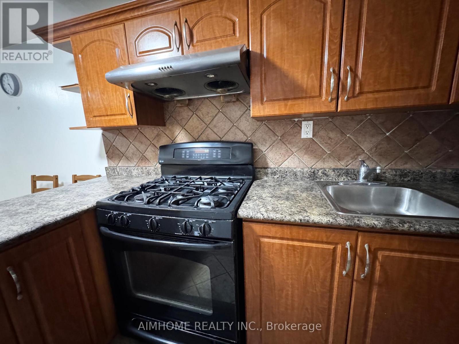 Lower - 96 Billington Crescent, Toronto, Ontario M3A 2G6 - Photo 8 - C12601308