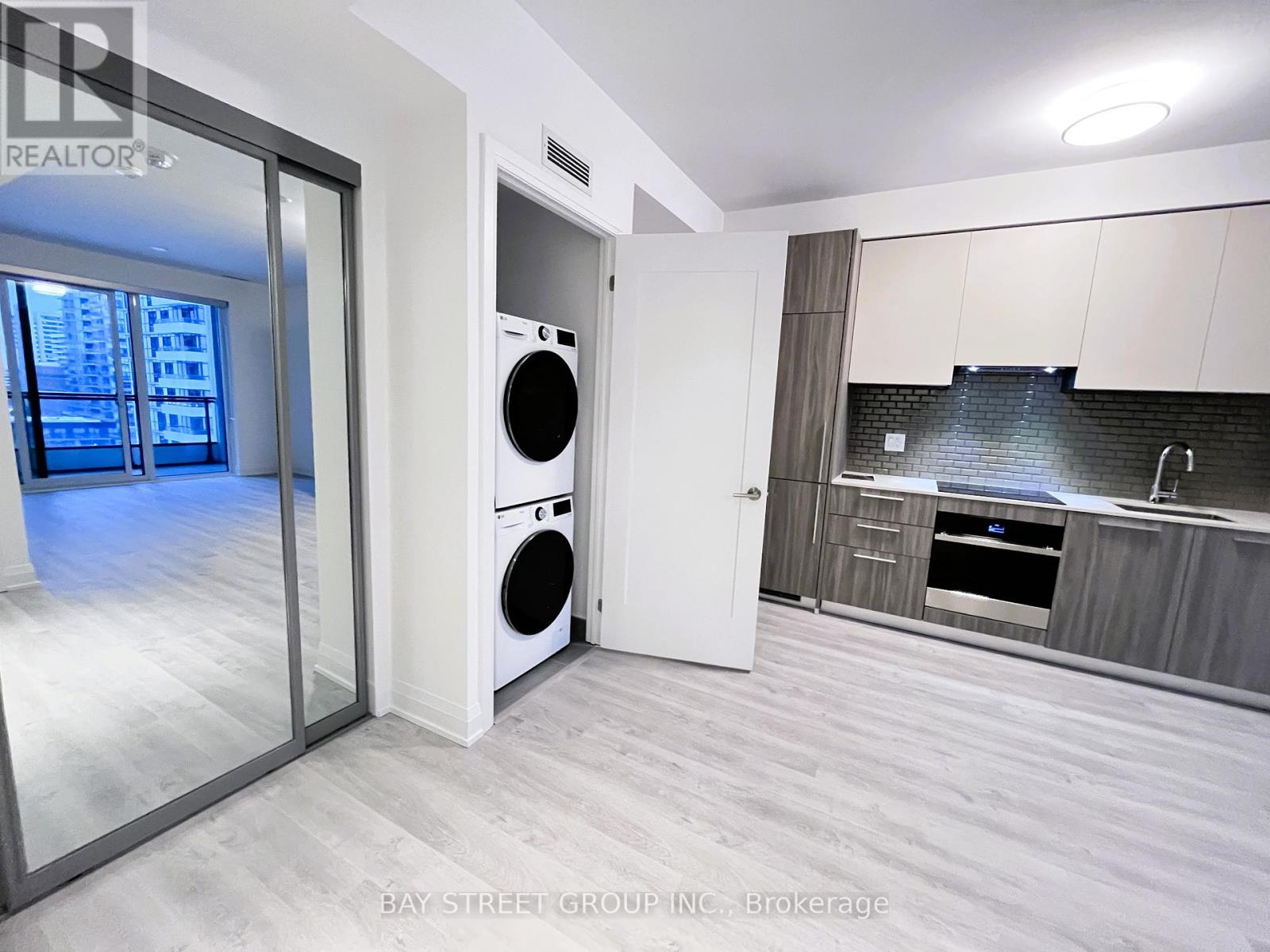 1111 - 65 Broadway Avenue, Toronto, Ontario  M4P 1T9 - Photo 5 - C12601316