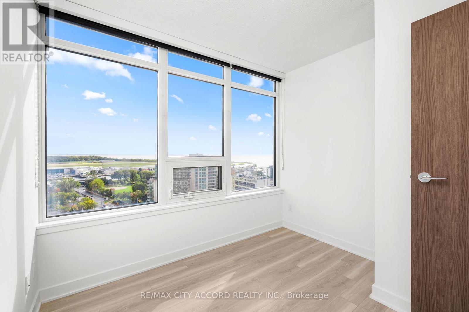 2015 - 17 Bathurst Street, Toronto, Ontario  M5V 0N1 - Photo 10 - C12601324