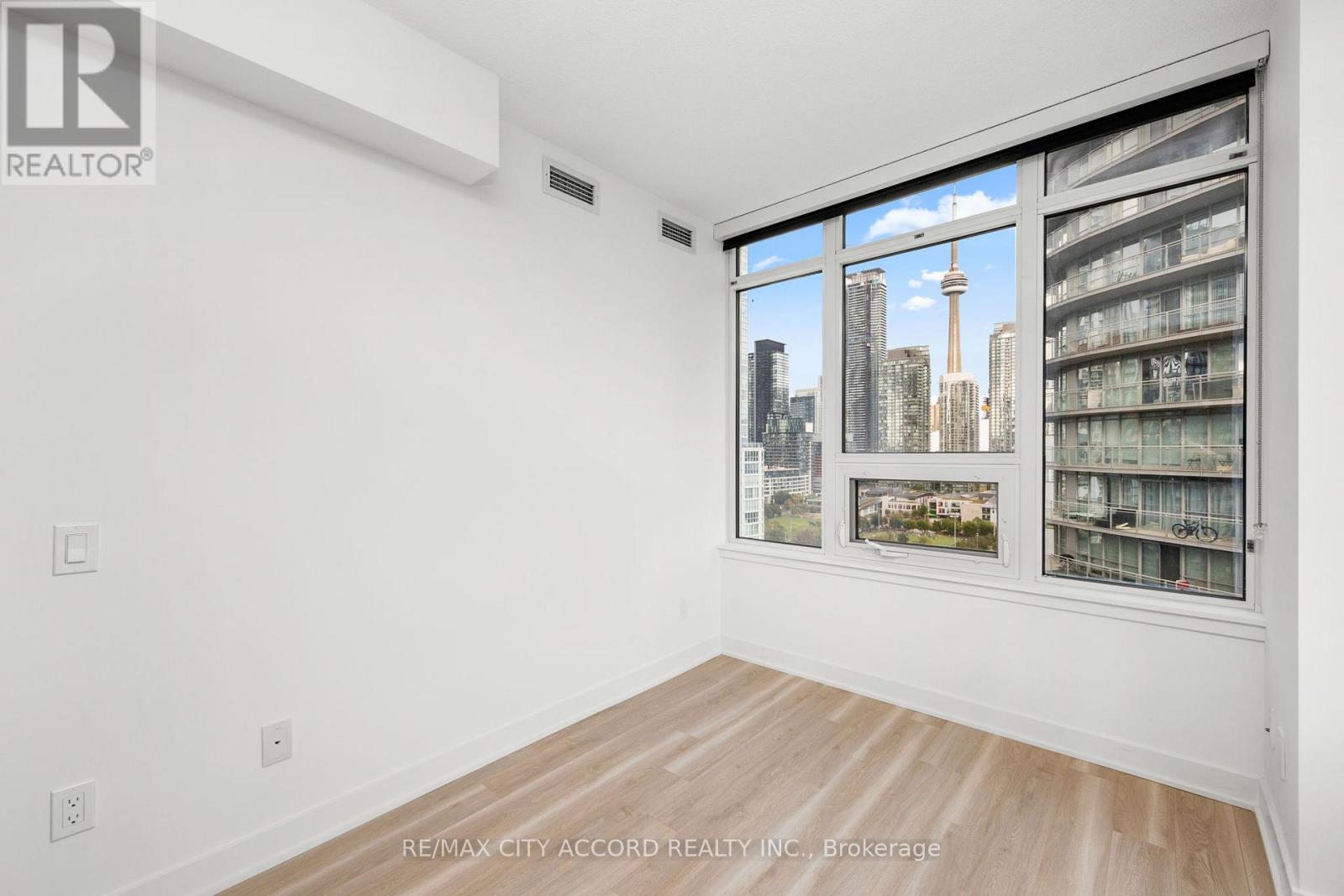 2015 - 17 Bathurst Street, Toronto, Ontario  M5V 0N1 - Photo 14 - C12601324