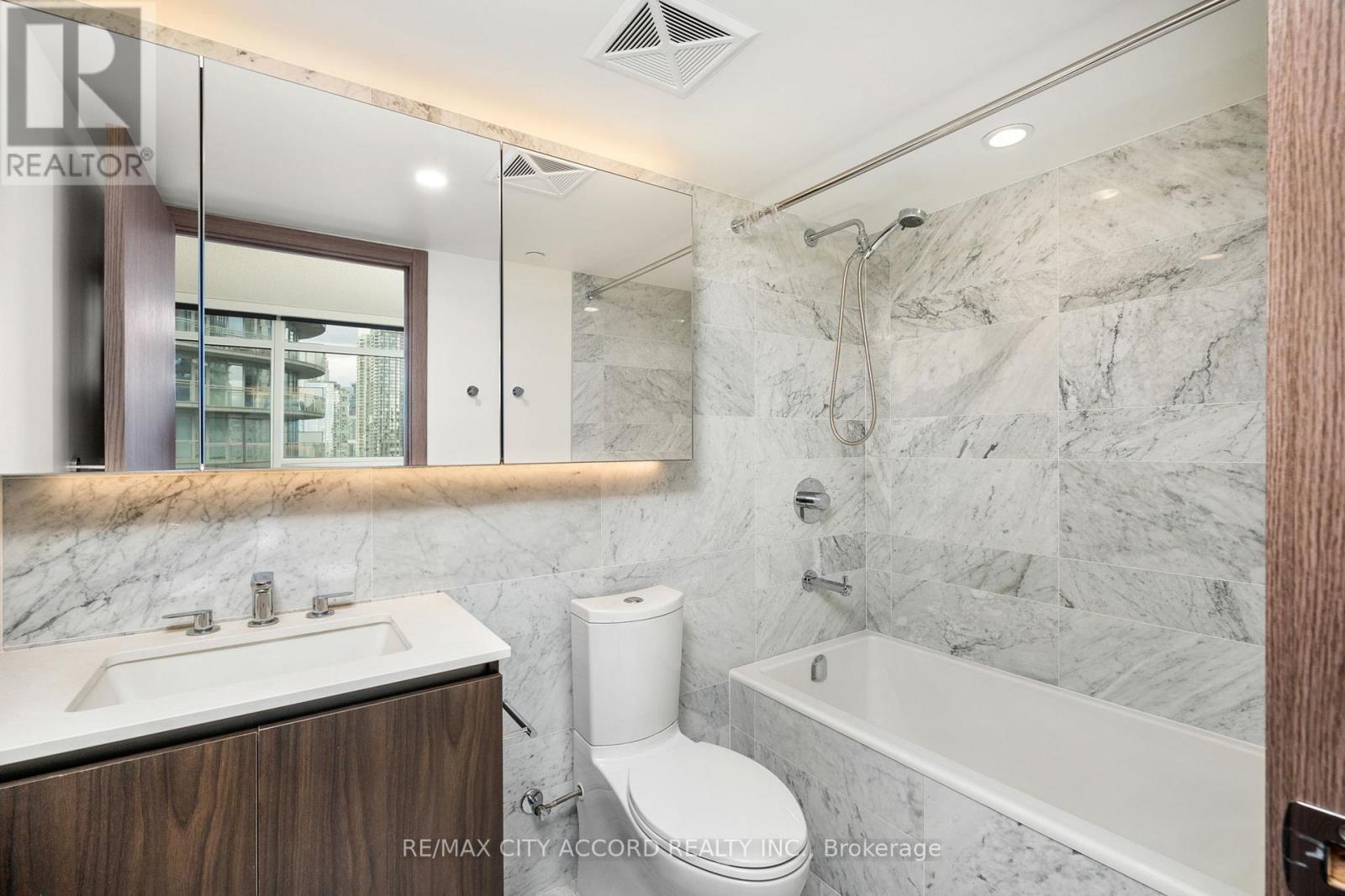 2015 - 17 Bathurst Street, Toronto, Ontario  M5V 0N1 - Photo 17 - C12601324