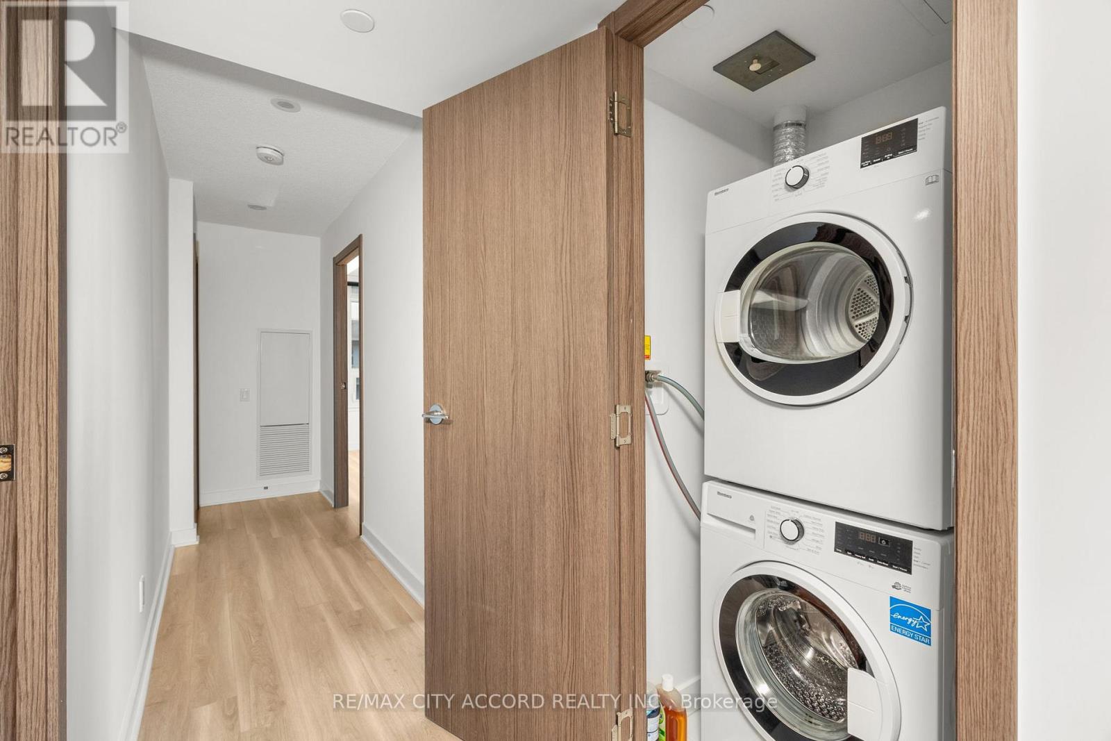 2015 - 17 Bathurst Street, Toronto, Ontario  M5V 0N1 - Photo 18 - C12601324