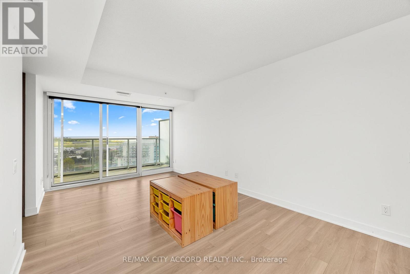 2015 - 17 Bathurst Street, Toronto, Ontario  M5V 0N1 - Photo 6 - C12601324