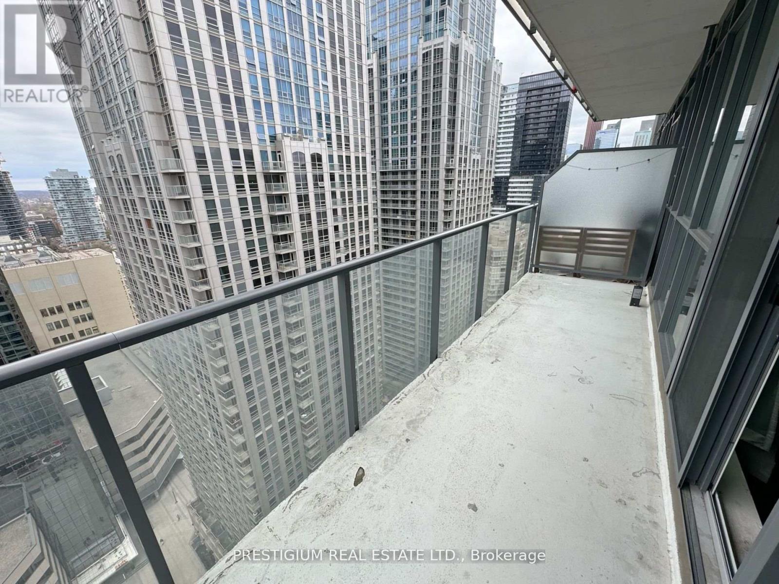 2703 - 770 Bay Street, Toronto, Ontario  M5G 0A6 - Photo 11 - C12601336