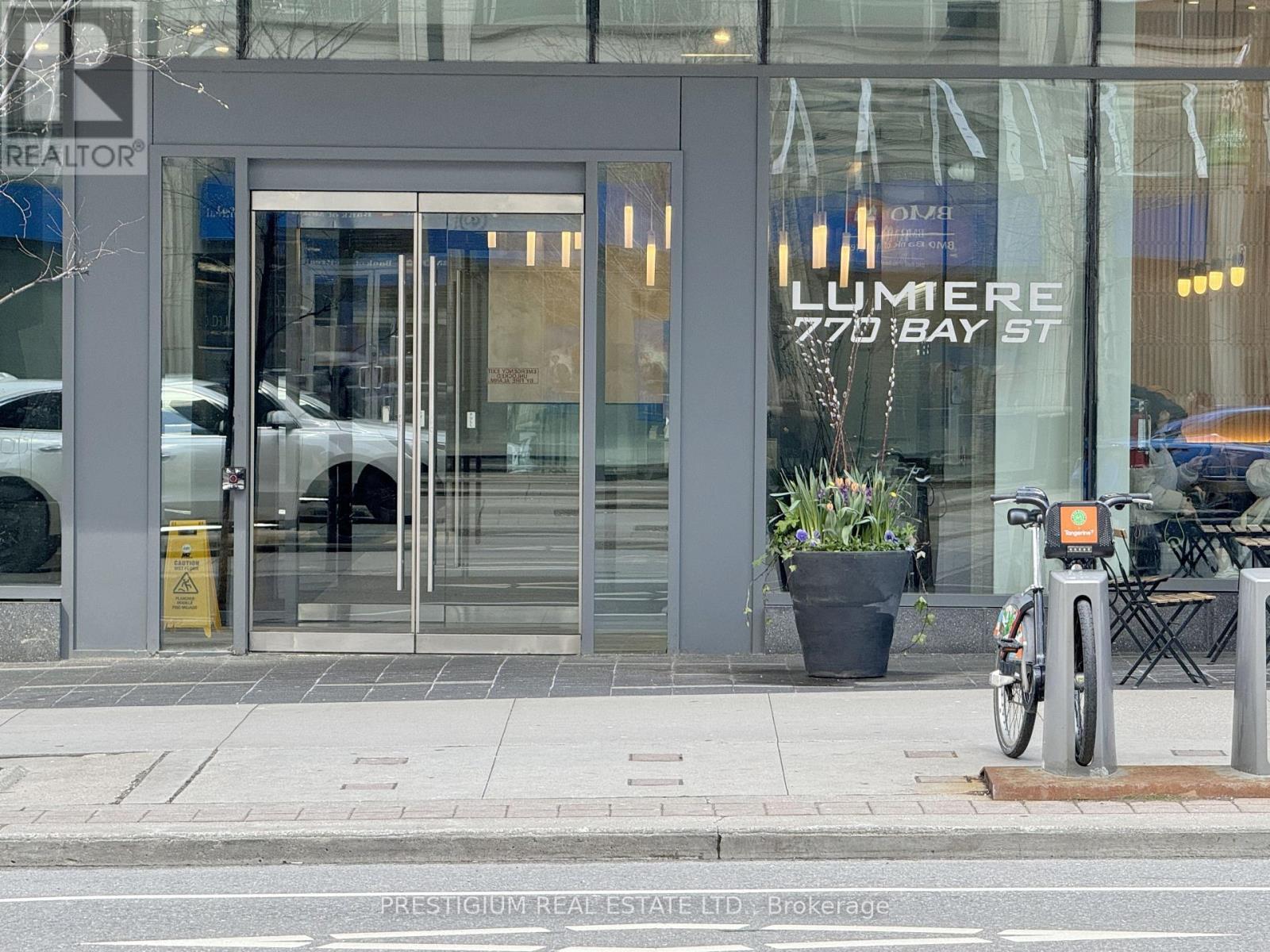 2703 - 770 Bay Street, Toronto, Ontario  M5G 0A6 - Photo 14 - C12601336