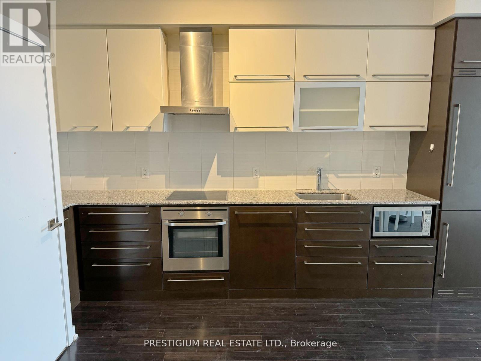 2703 - 770 Bay Street, Toronto, Ontario  M5G 0A6 - Photo 6 - C12601336