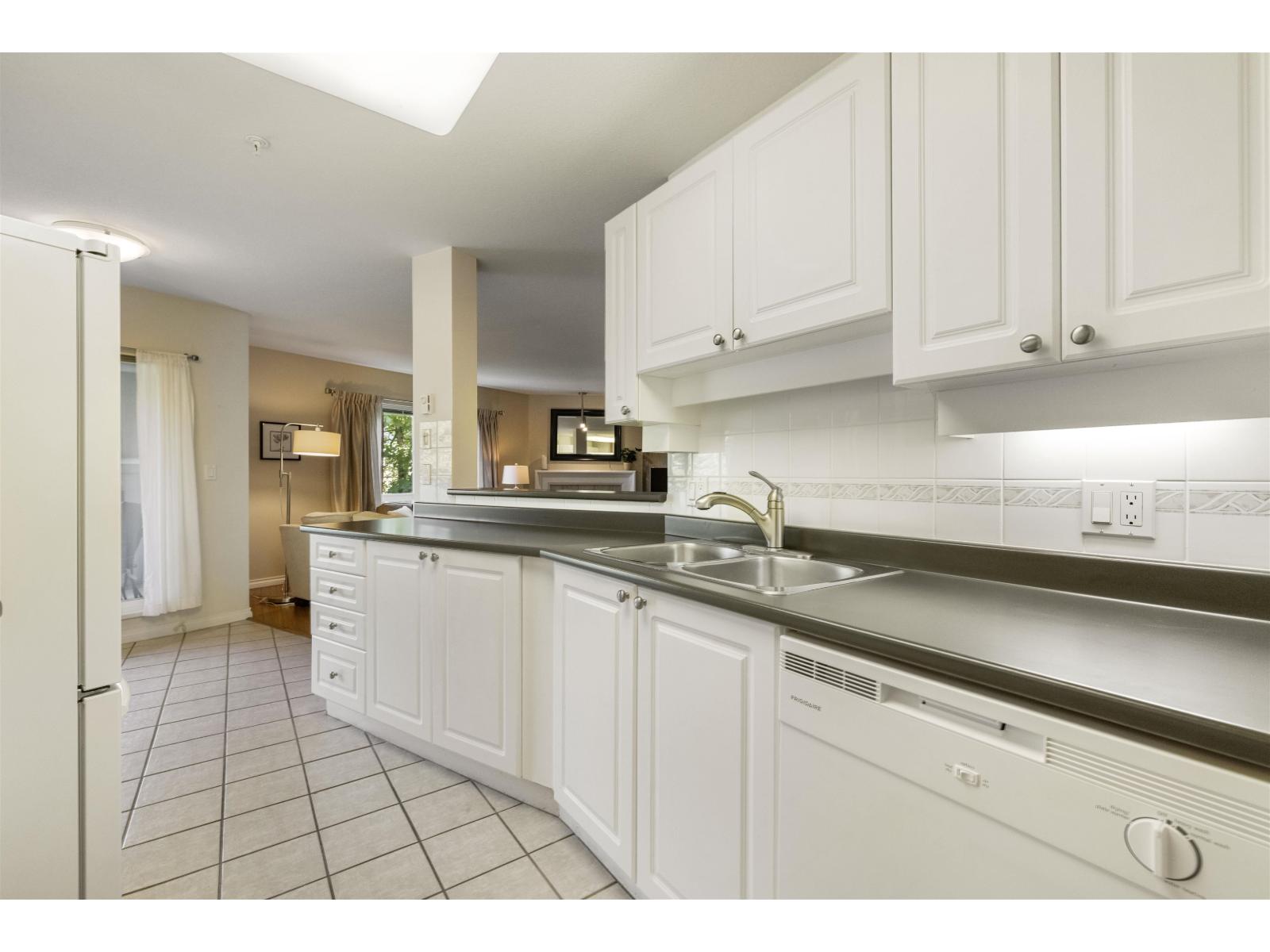 310 15150 29a Avenue, Surrey, British Columbia V4P 3B1 - Photo 13 - R3071967