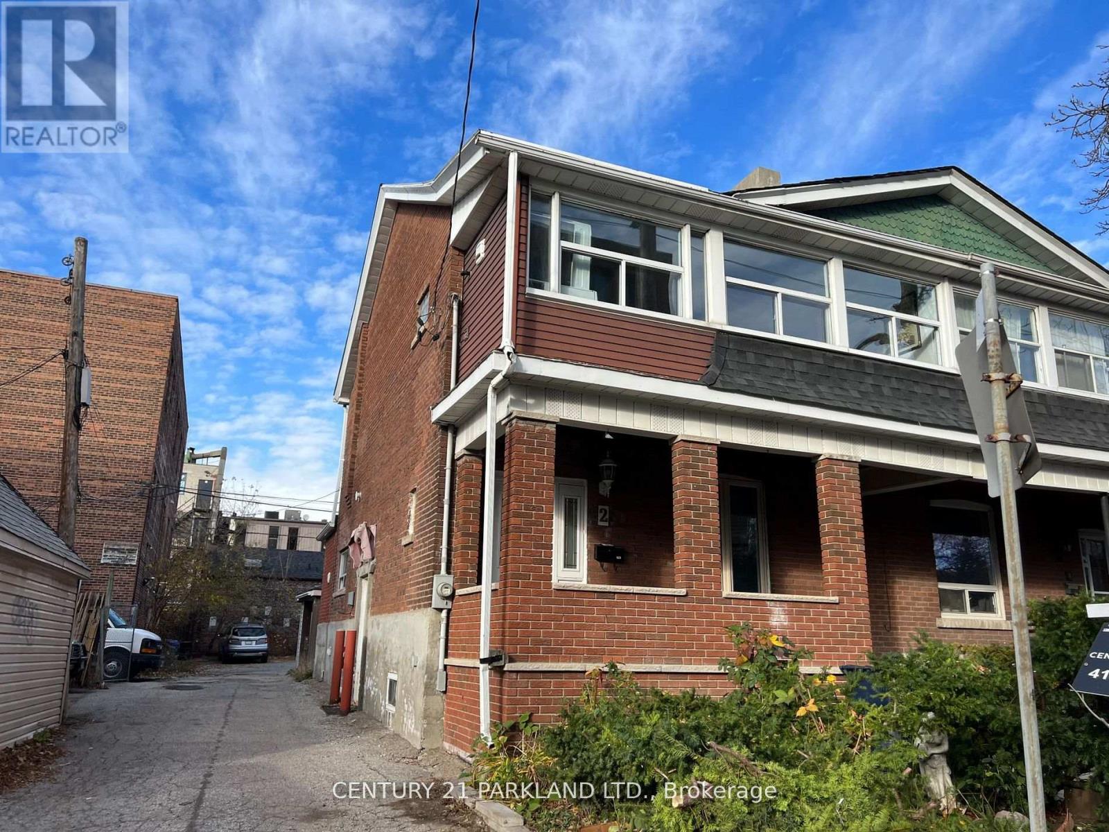 2 DEARBOURNE AVENUE, Toronto, Ontario