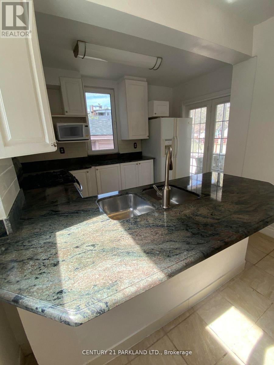 2 Dearbourne Avenue, Toronto, Ontario  M4K 1M7 - Photo 10 - E12601156