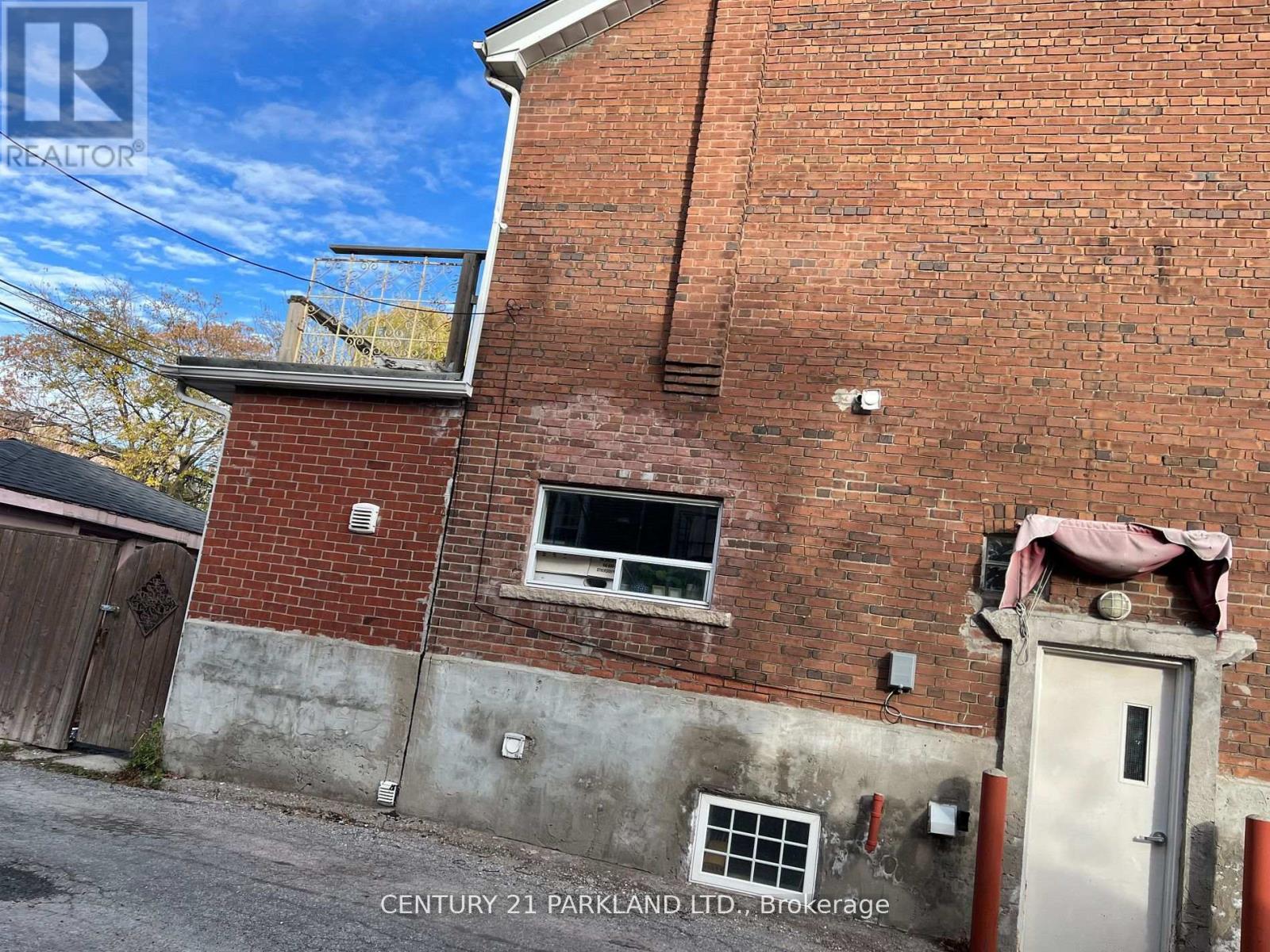 2 Dearbourne Avenue, Toronto, Ontario  M4K 1M7 - Photo 14 - E12601156