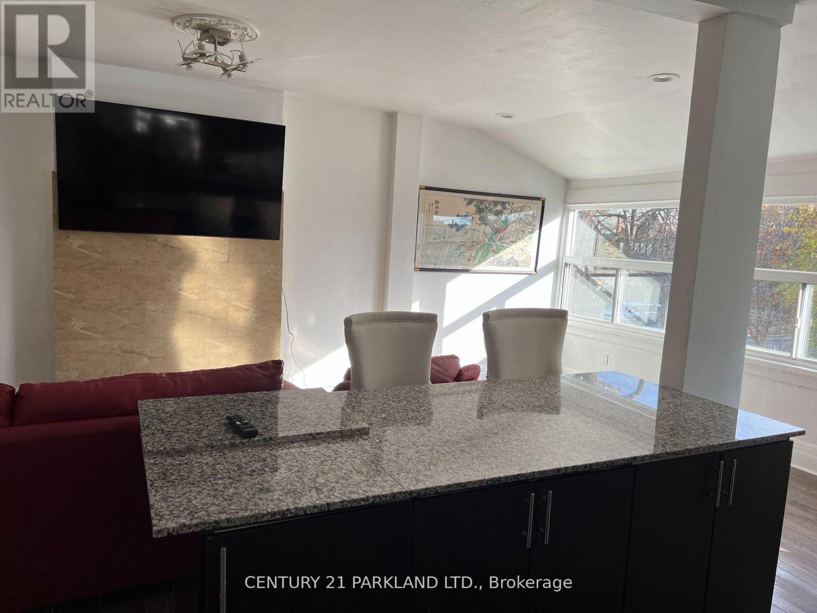 2 Dearbourne Avenue, Toronto, Ontario  M4K 1M7 - Photo 5 - E12601156